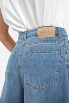 SYLA Wide Jeans faded mid-blue denim with tobacco contrast stitching and wide leg design