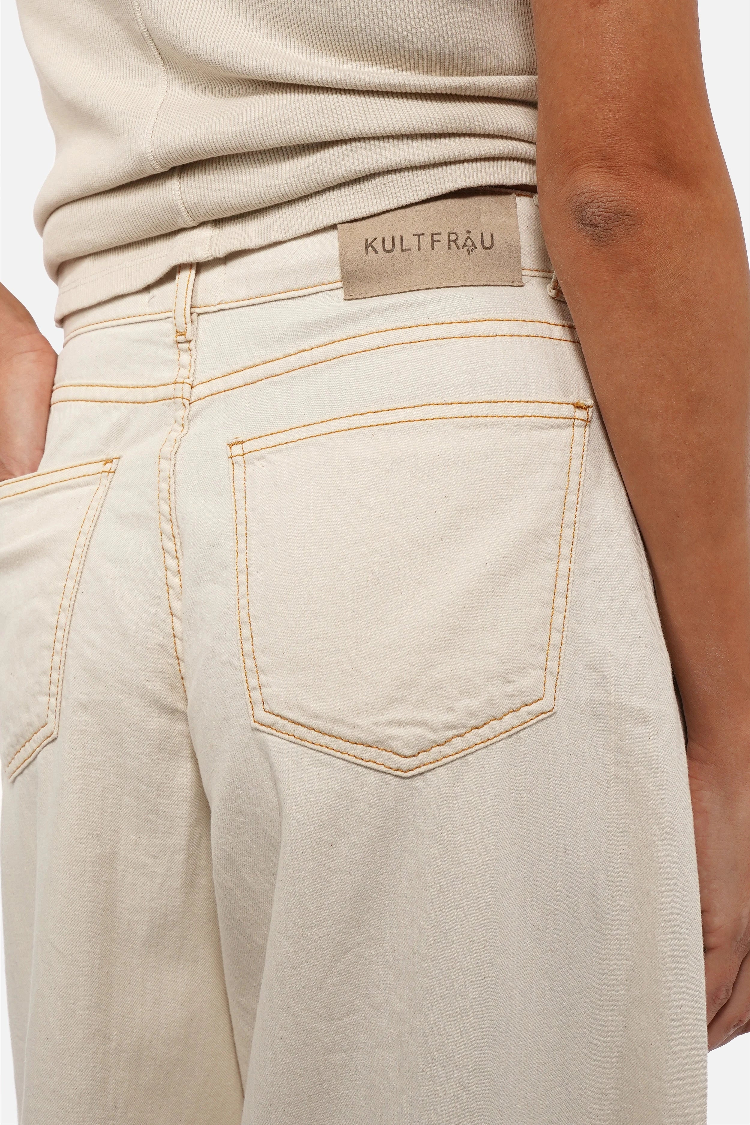 SYLA Wide Jeans natural cotton denim with tobacco contrast stitches and high waist design