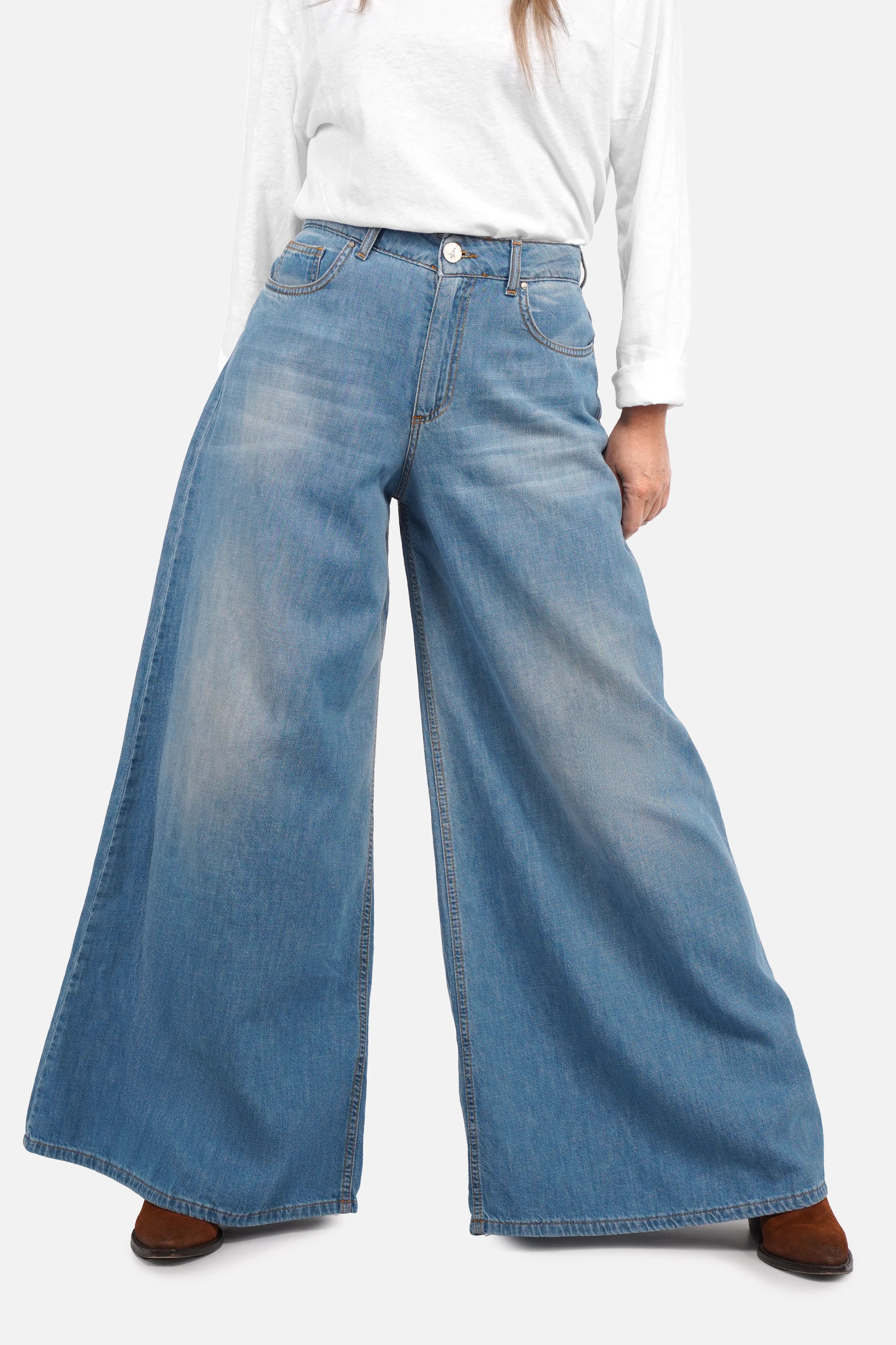 Faded Mid-Blue SYLA Wide Jeans mit High Waist und extra langem Bein aus leichtem italienischem Denim