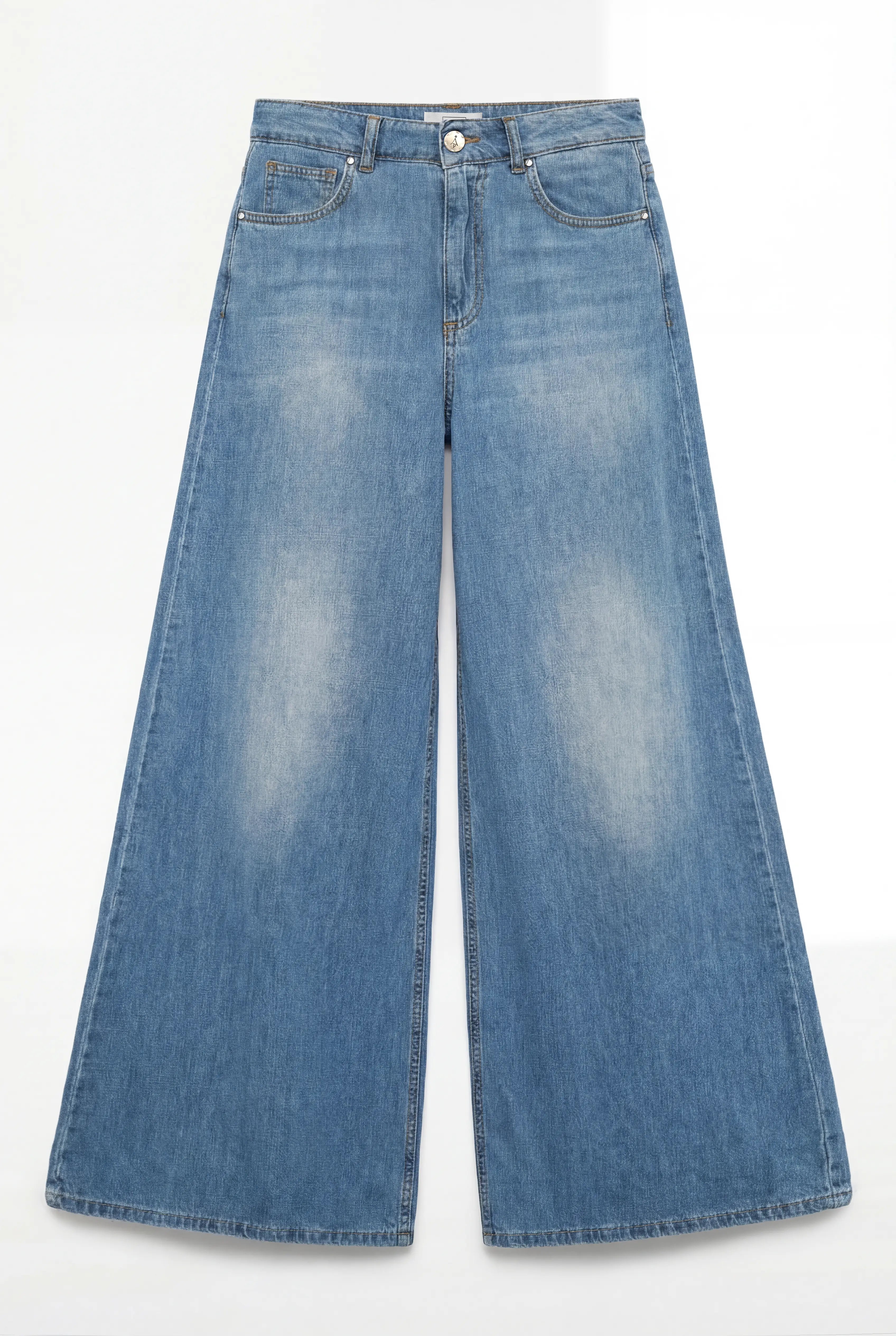 SYLA Wide Jeans aus leichtem Denim mit faded Mid-Blue-Waschung und tabakfarbenen Kontrastnähten, High Waist und extra langem Bein