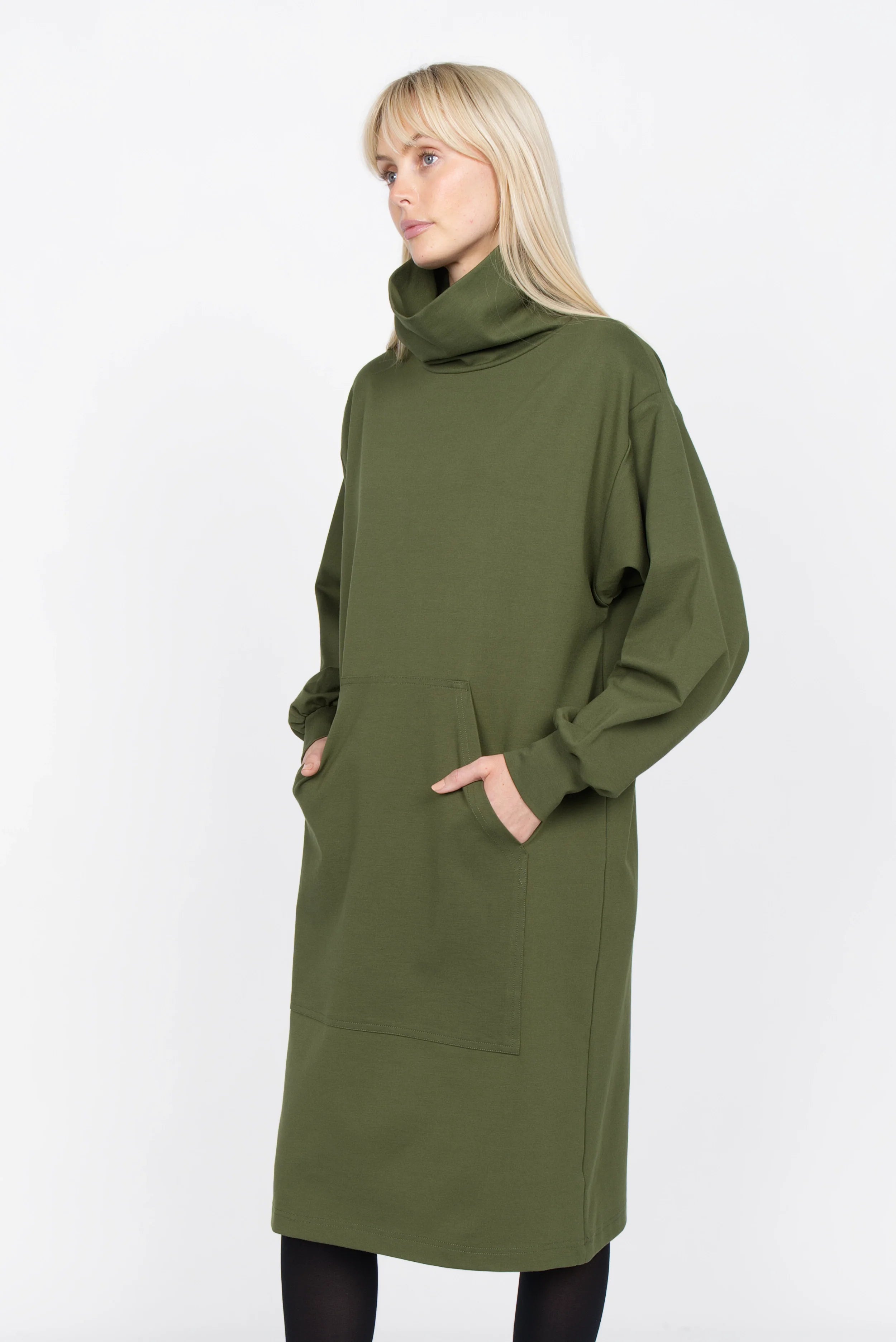 SYNNI Kleid olive green viscose-jersey dress with kangaroo pocket and relaxed fit
