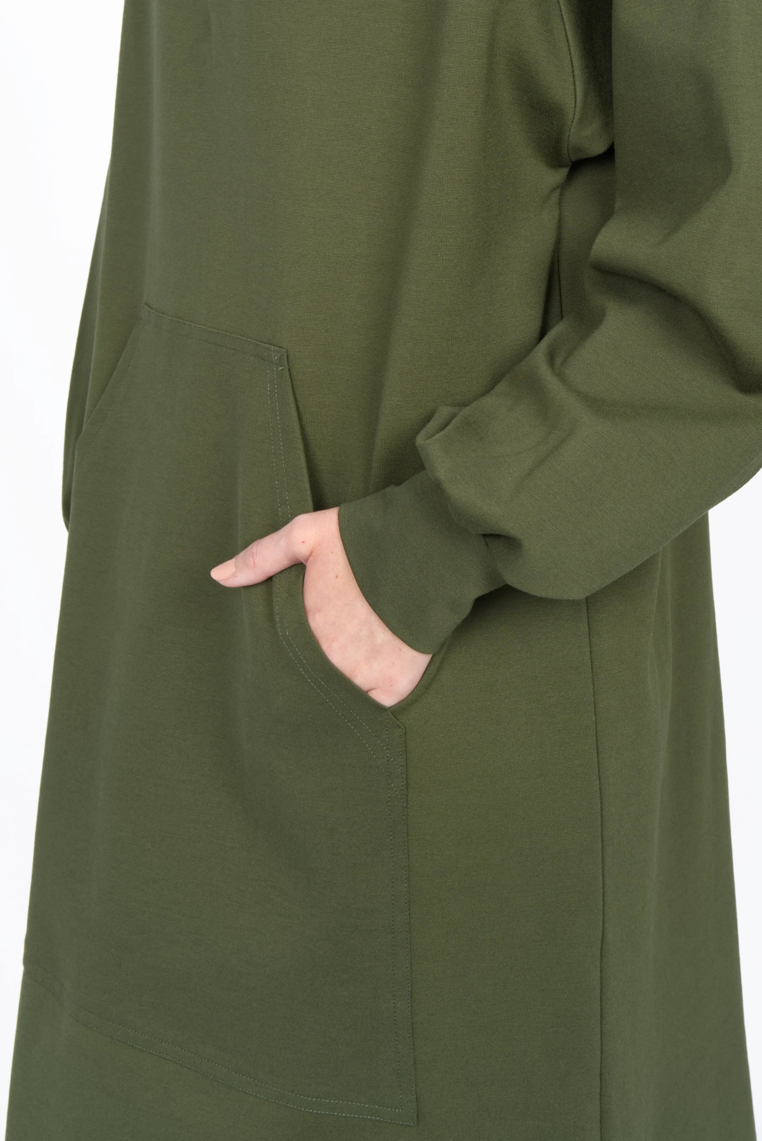 SYNNI Kleid in olive green viscose jersey with kangaroo pocket and cuffed sleeves