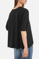 Locker fallendes TAMI.K Blusenshirt in Kastenform aus hochwertiger Baumwolle mit Rundhals und Relaxed Schnitt
