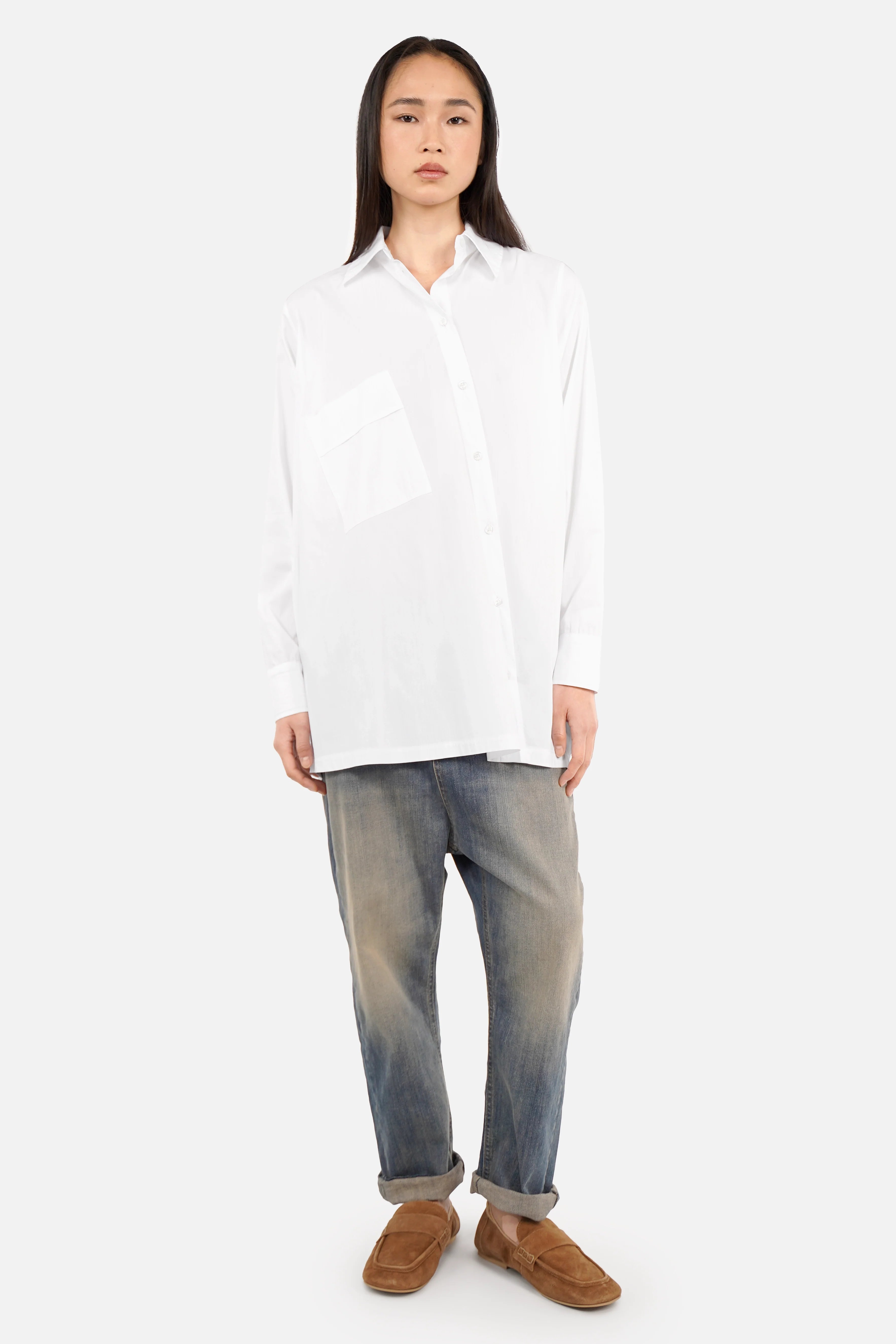 Oversized Hemdbluse mit asymmetrischer Knopfleiste und überschnittenen Schultern aus Baumwoll-Polyamid-Mix
