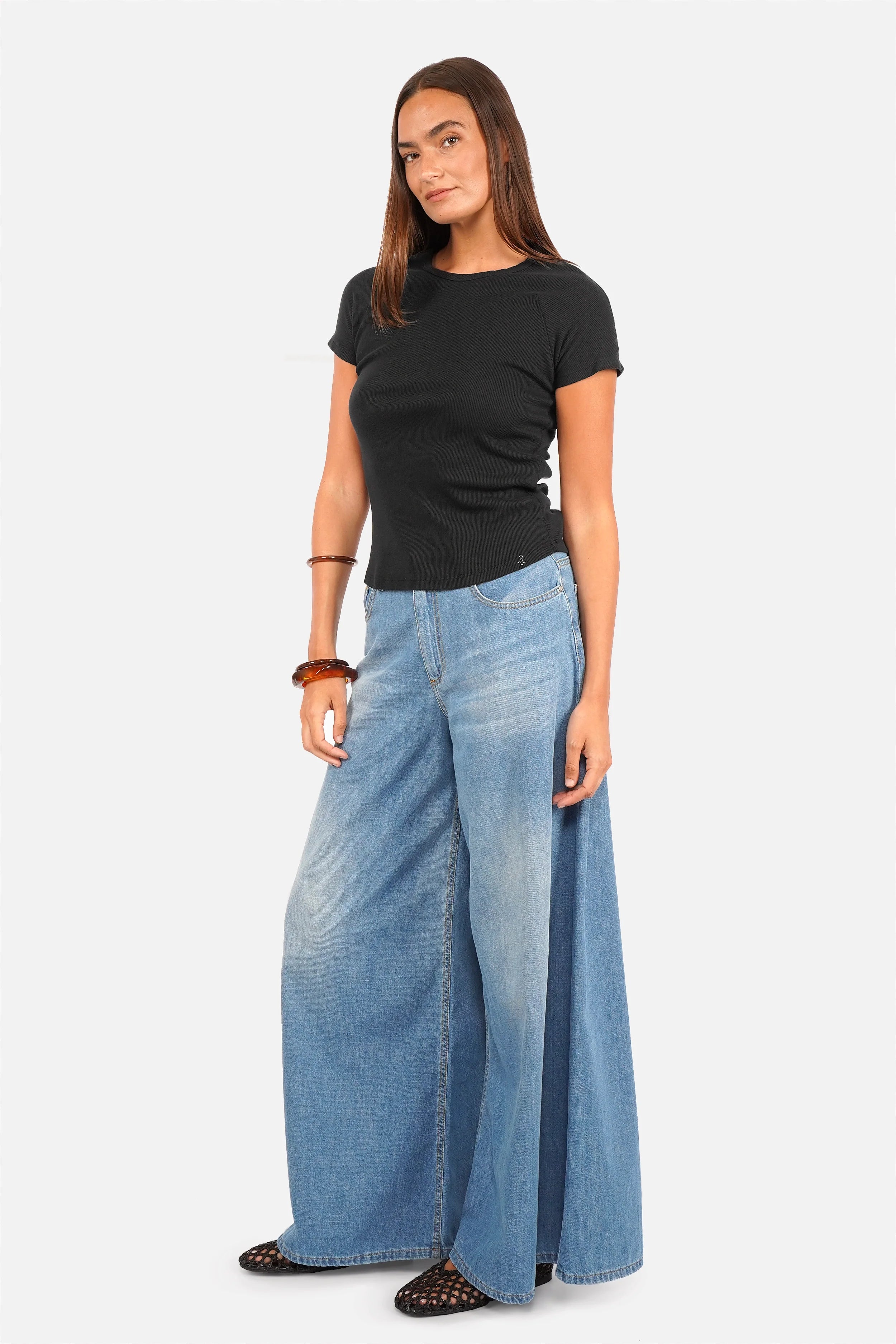 TASYA geripptes Shirt aus weichem Ripp-Jersey mit Rundhalsausschnitt und slim Fit