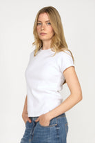 TASYA Shirt weißes geripptes Slim Fit T-Shirt mit Rundhalsausschnitt und Ziernähten