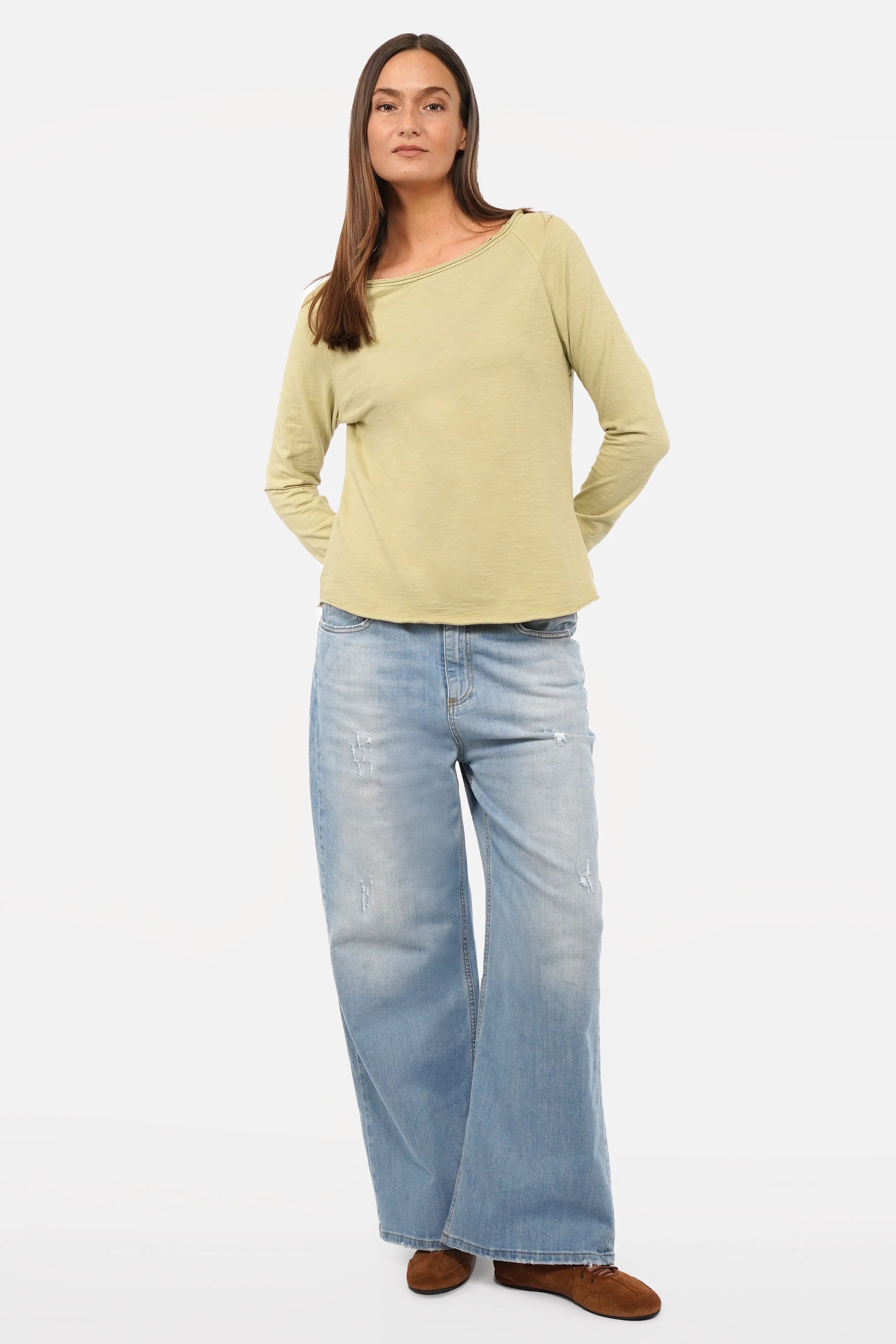 TEHI Longsleeve in soft slub-jersey cotton with raglan sleeves and raw edge neckline