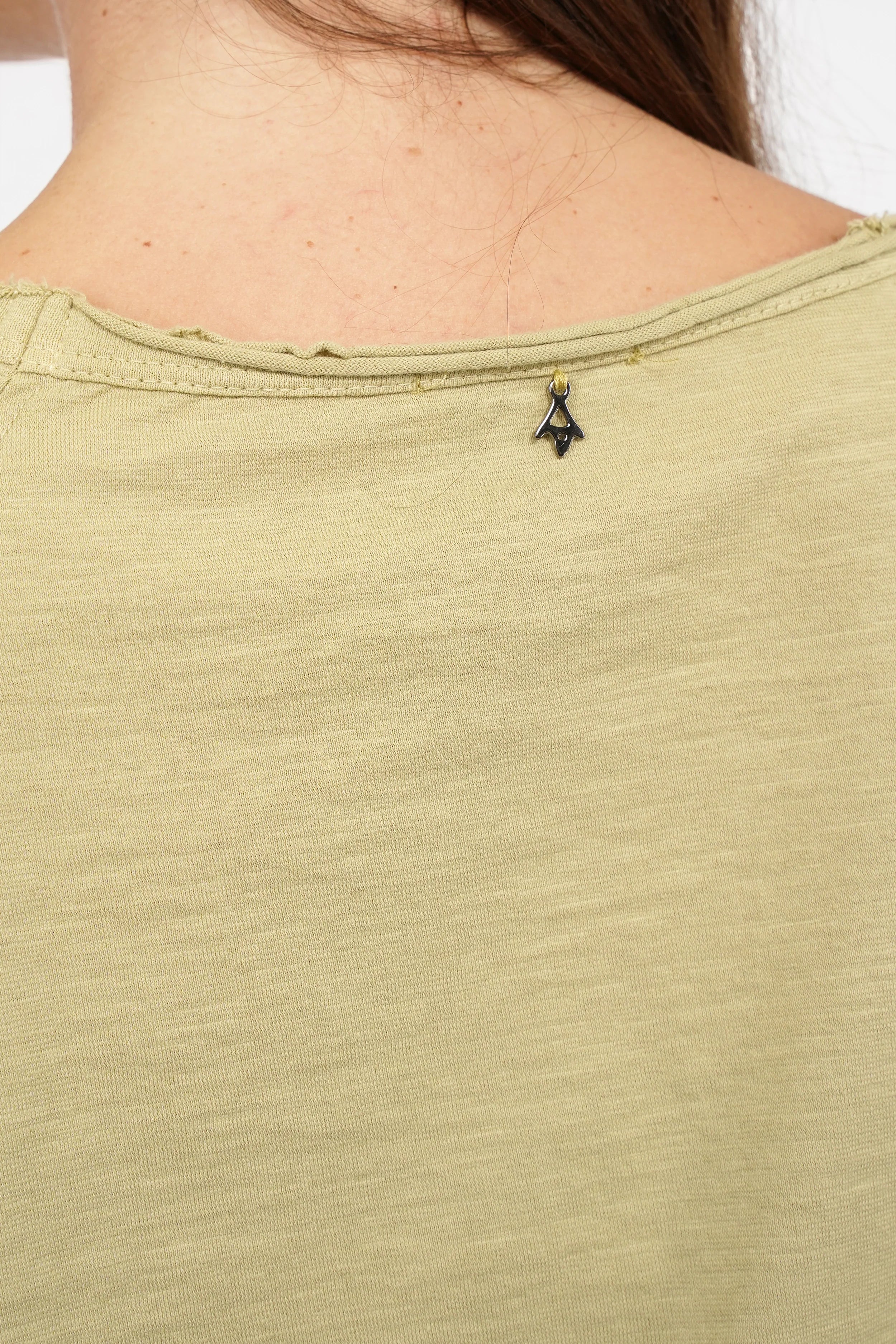 TEHI Longsleeve in soft slub jersey cotton with raw edge neckline and extra-long raglan sleeves, regular fit