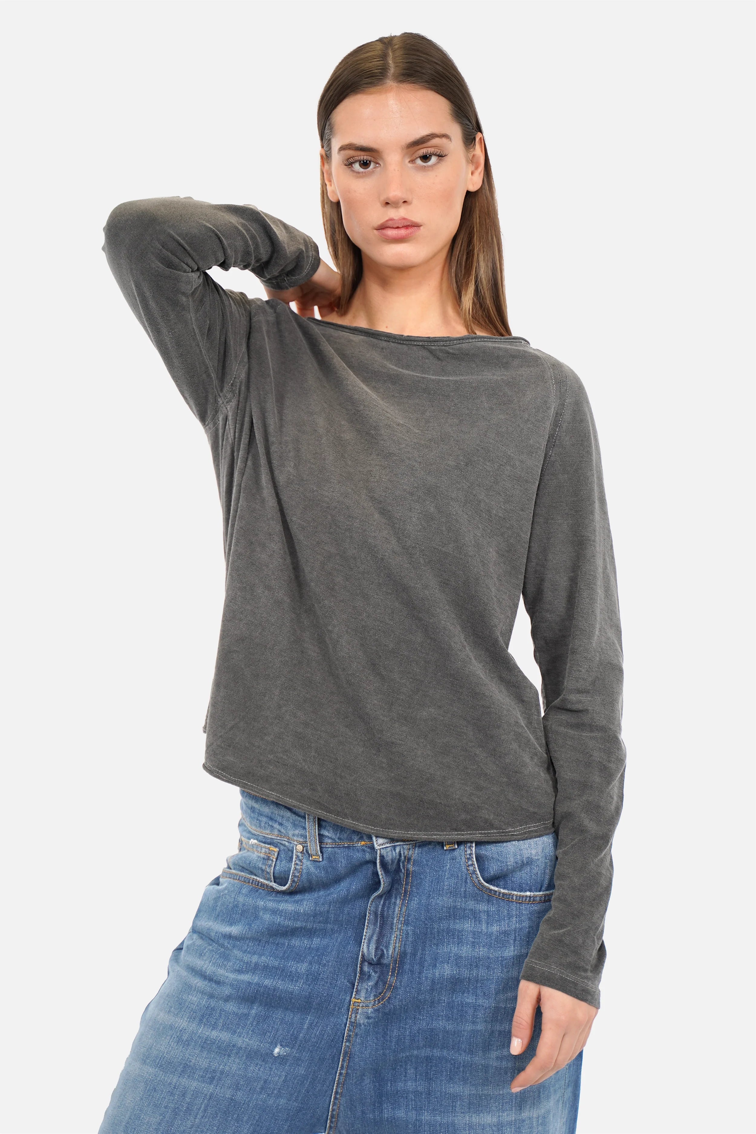 TEHI Longsleeve in fiammato cotton with soft slub jersey, round neckline with raw edges, extra-long raglan sleeves, regular fit