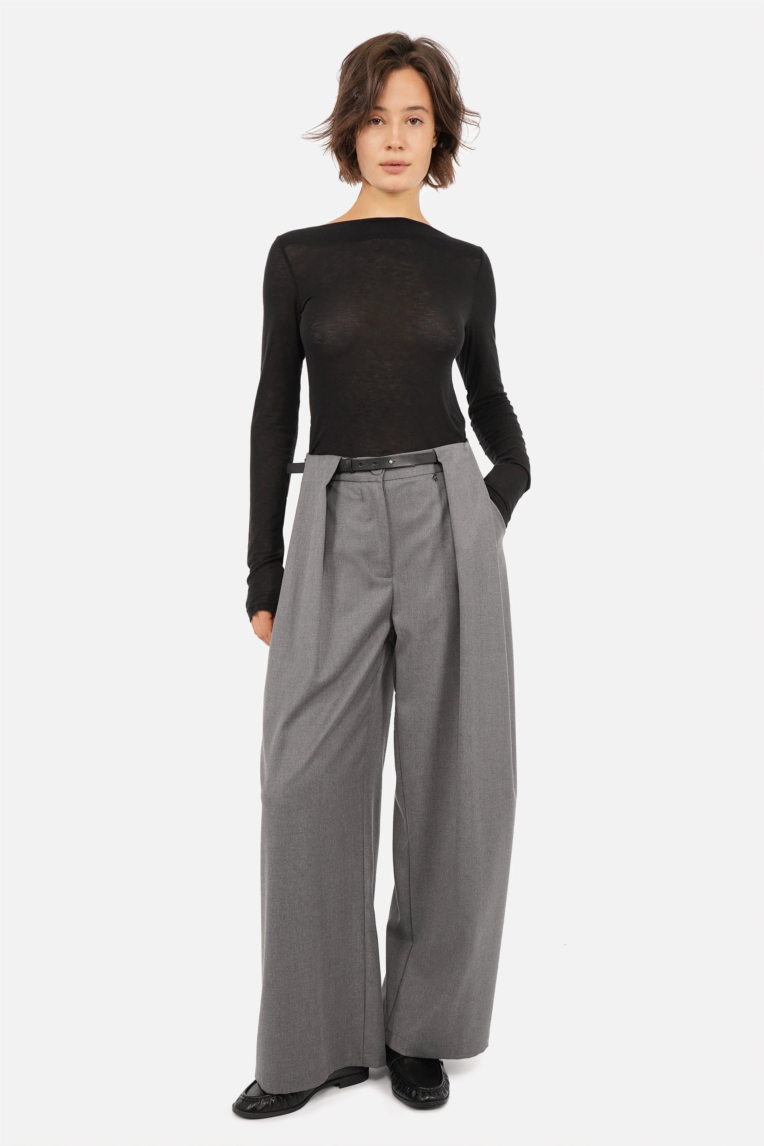 Pantalon à plis THIRA avec ceinture