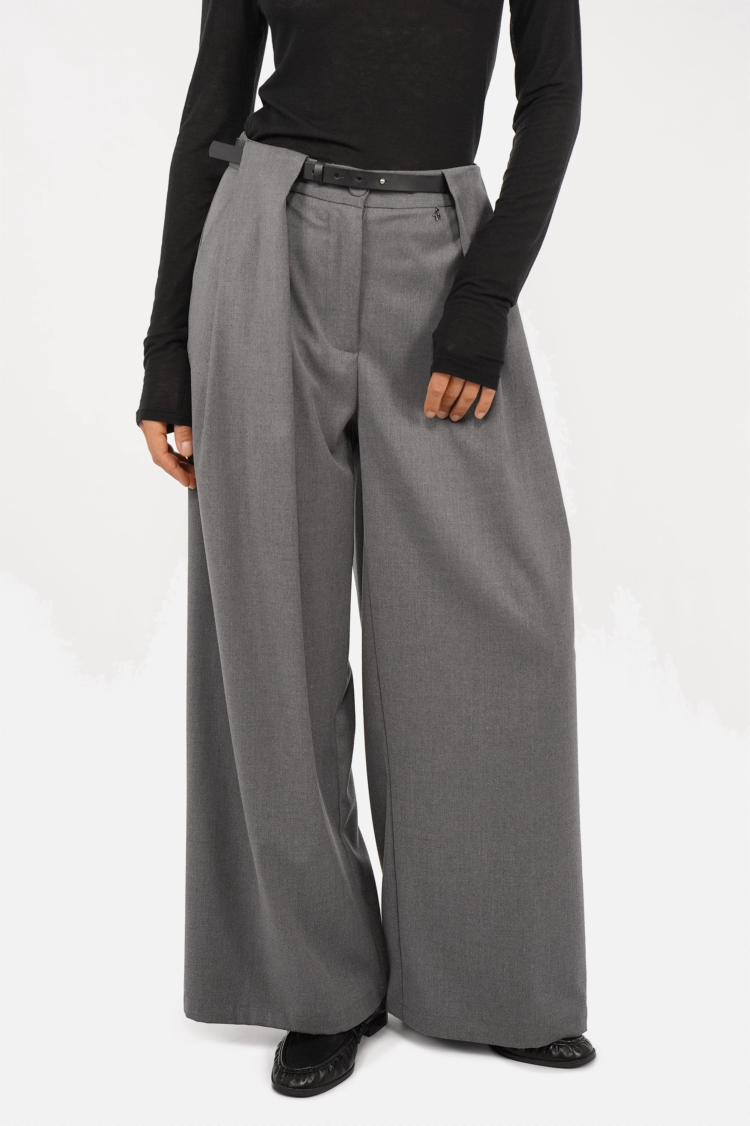Pantalon à plis THIRA avec ceinture