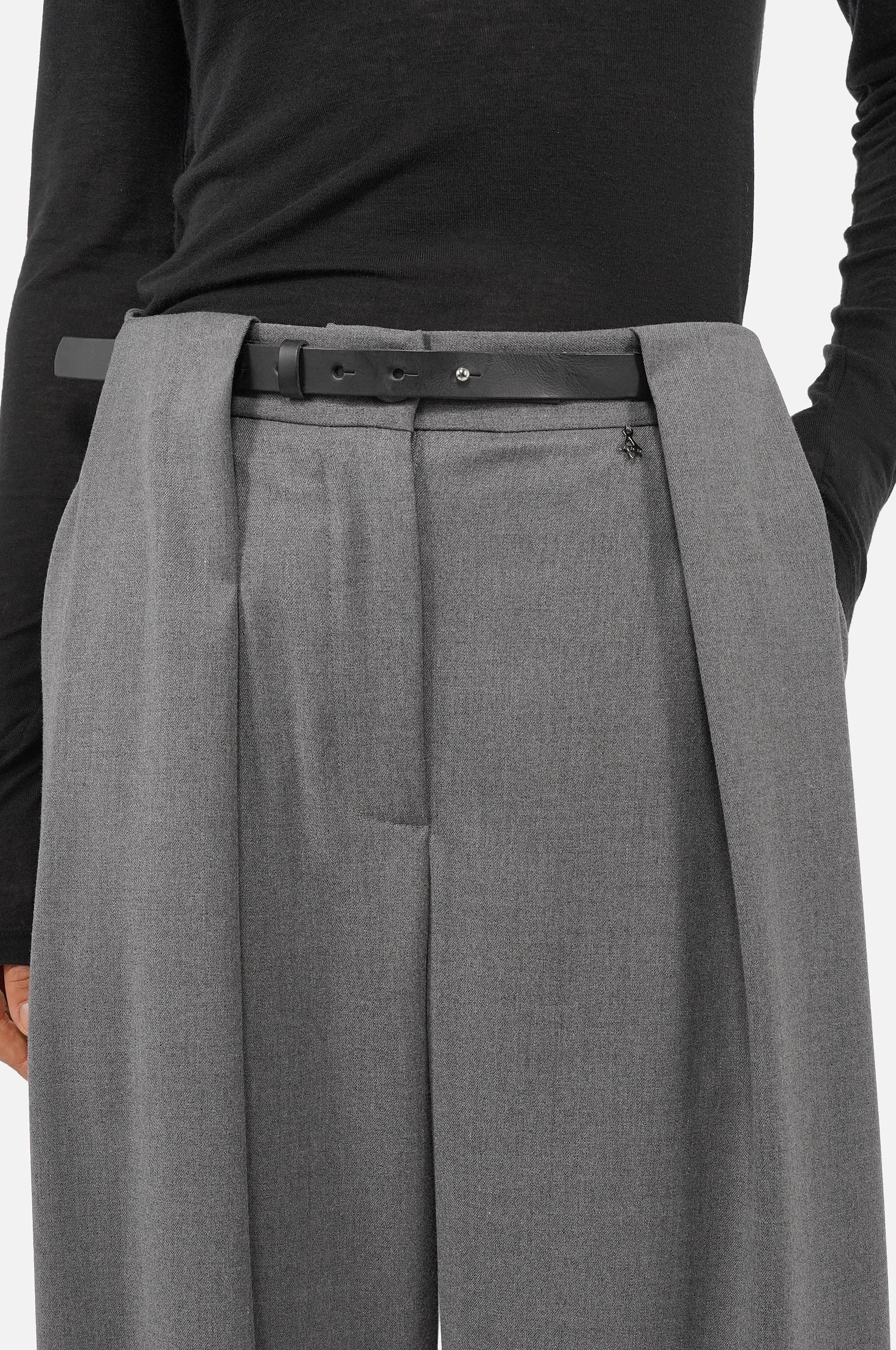 THIRA Bundfaltenhose mit Gürtel in weich fließender Qualität, mid-waist, extra weiten Beinen und markanten Bundfalten