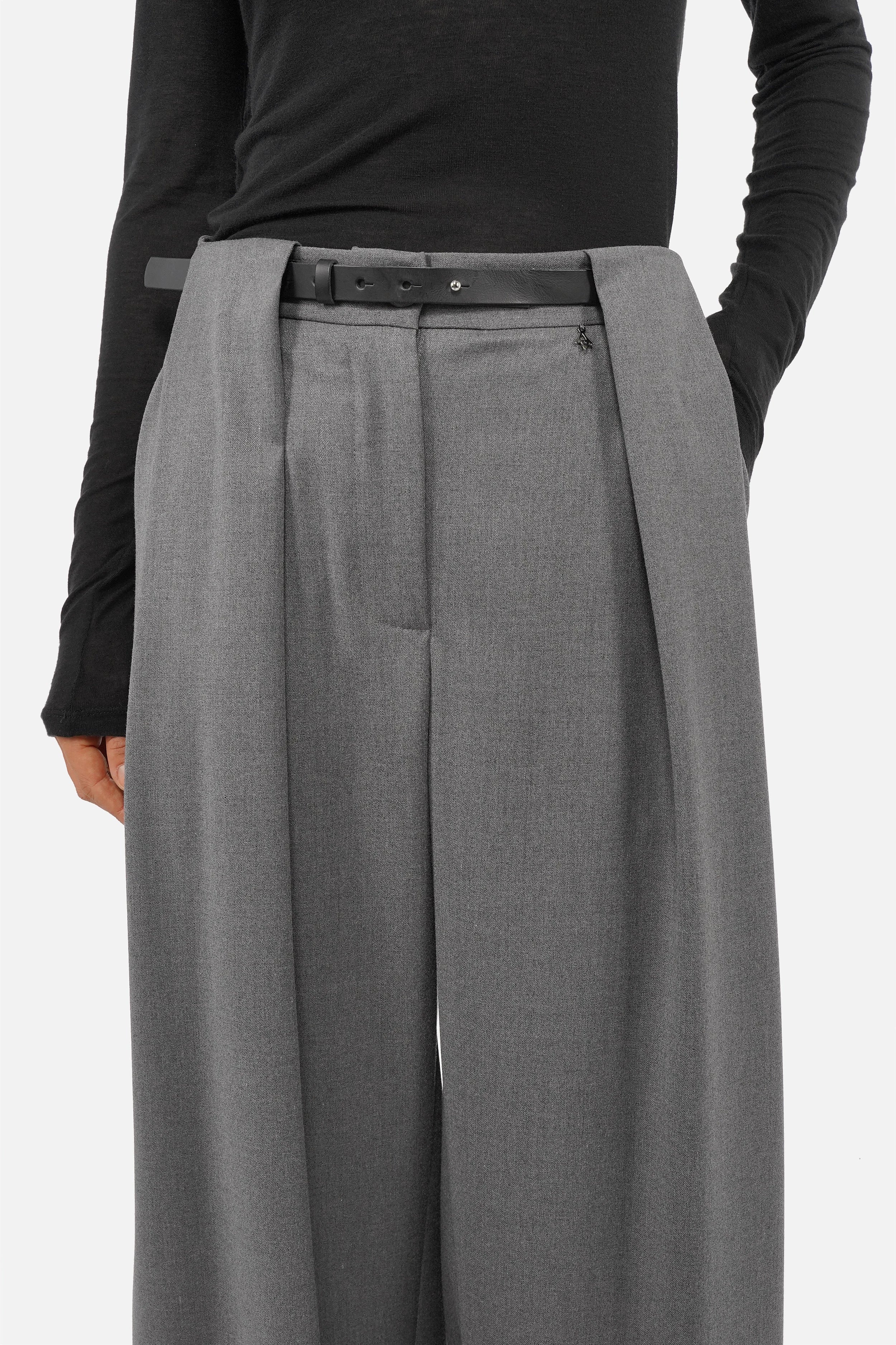 THIRA Bundfaltenhose mit Gürtel in weich fließender Qualität, mid-waist, extra weiten Beinen und markanten Bundfalten