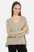 Blusenshirt Langarm aus hochwertiger Baumwolle mit V-Ausschnitt und weiter Kastenform, modernes Design mit offenen Schnittkanten