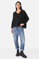 TIDA Blusenshirt Langarmshirt mit V-Ausschnitt und weiter Kastenform aus hochwertiger Baumwolle in tiefen Farben