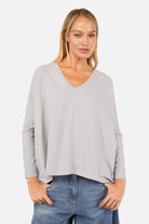 Blusenshirt Langarm aus hochwertiger Baumwolle mit V-Ausschnitt und offenem Schnittkante-Design