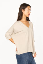 TIDA Blusenshirt locker fallendes Kurzarmshirt mit V-Ausschnitt und weicher Baumwolle in beiger Kastenform