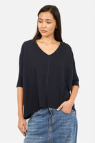 Damen TIDA Blusenshirt mit V-Ausschnitt und lockerem Kastenform-Schnitt aus weicher Baumwolle