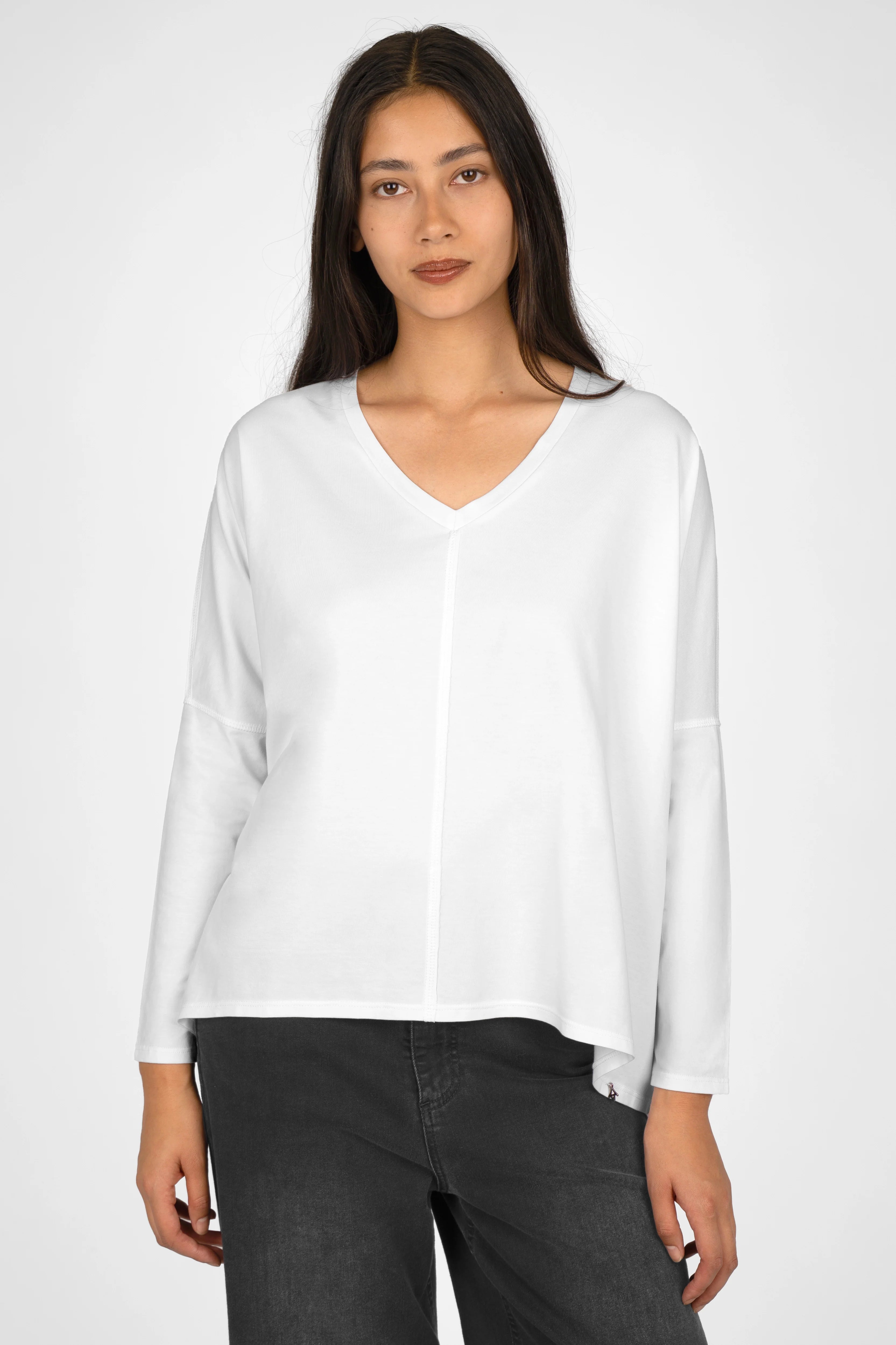 TIDA Blusenshirt Langarm white relaxed fit long sleeve blouse with V-neck and rounded hem
