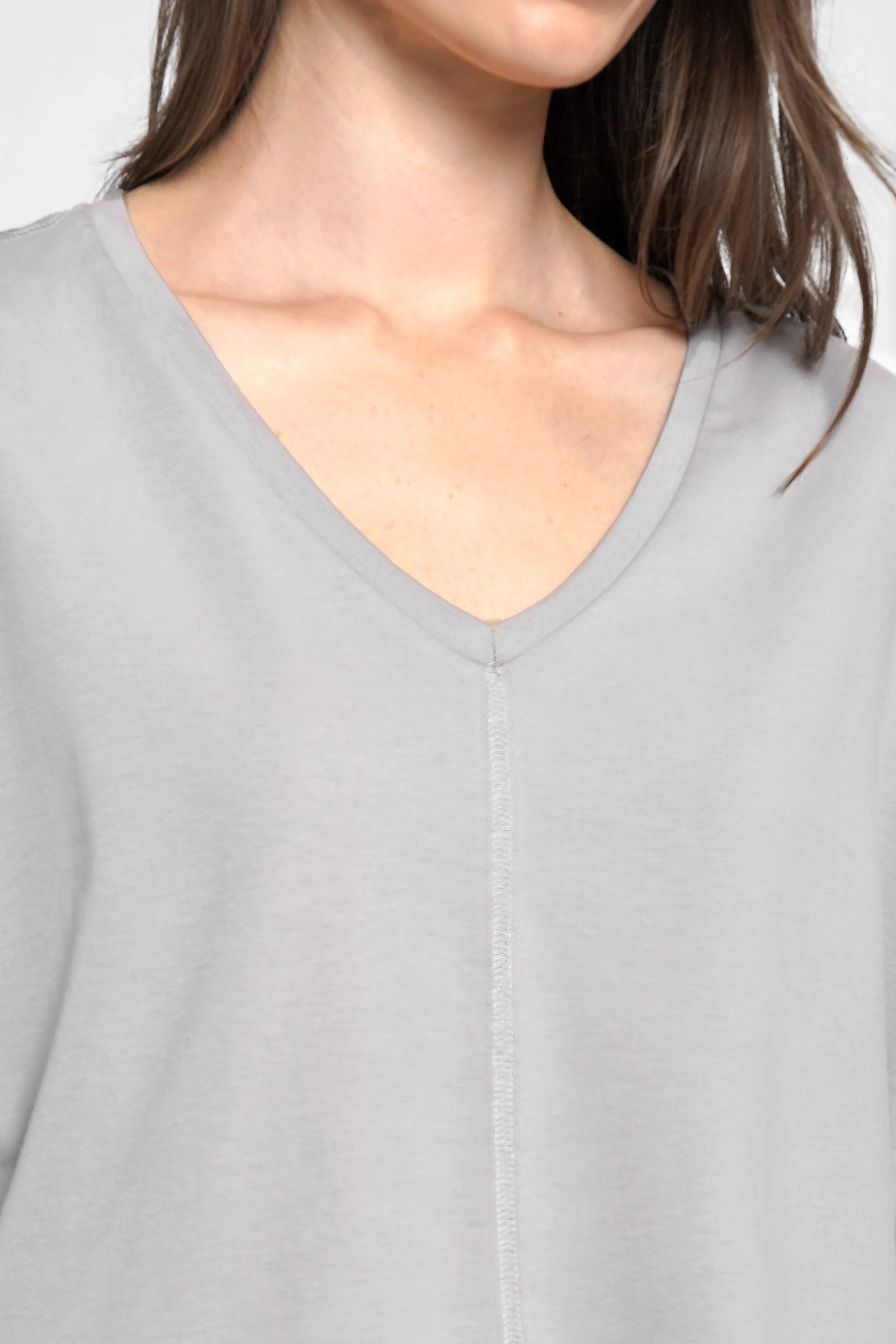 TIDA Blusenshirt Langarmshirt mit V-Ausschnitt und lockerer Kastenform in Grau