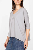 Damen TIDA Blusenshirt mit V-Ausschnitt, weichem Baumwollstoff und weiter Kastenform