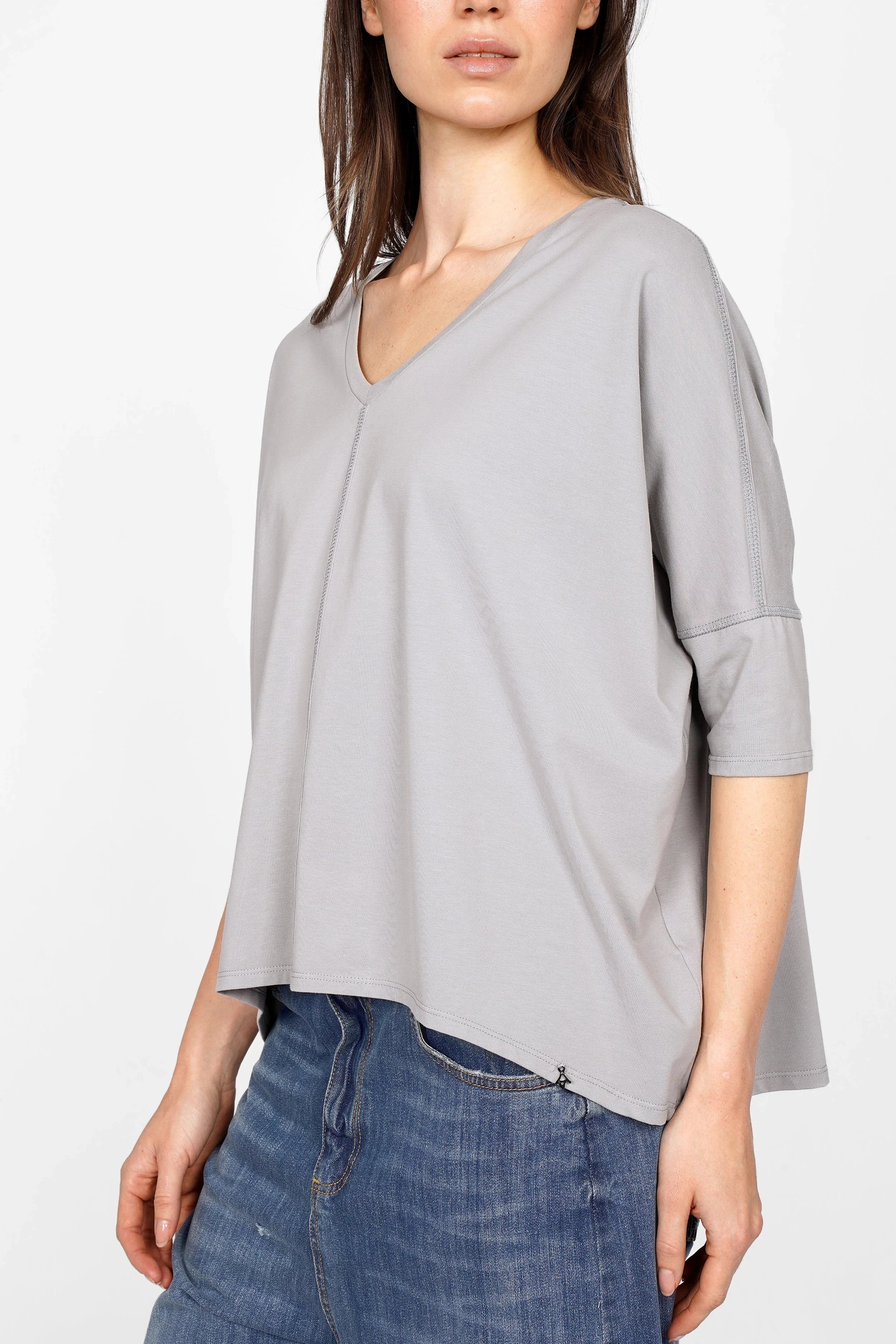 Damen TIDA Blusenshirt mit V-Ausschnitt, weichem Baumwollstoff und weiter Kastenform