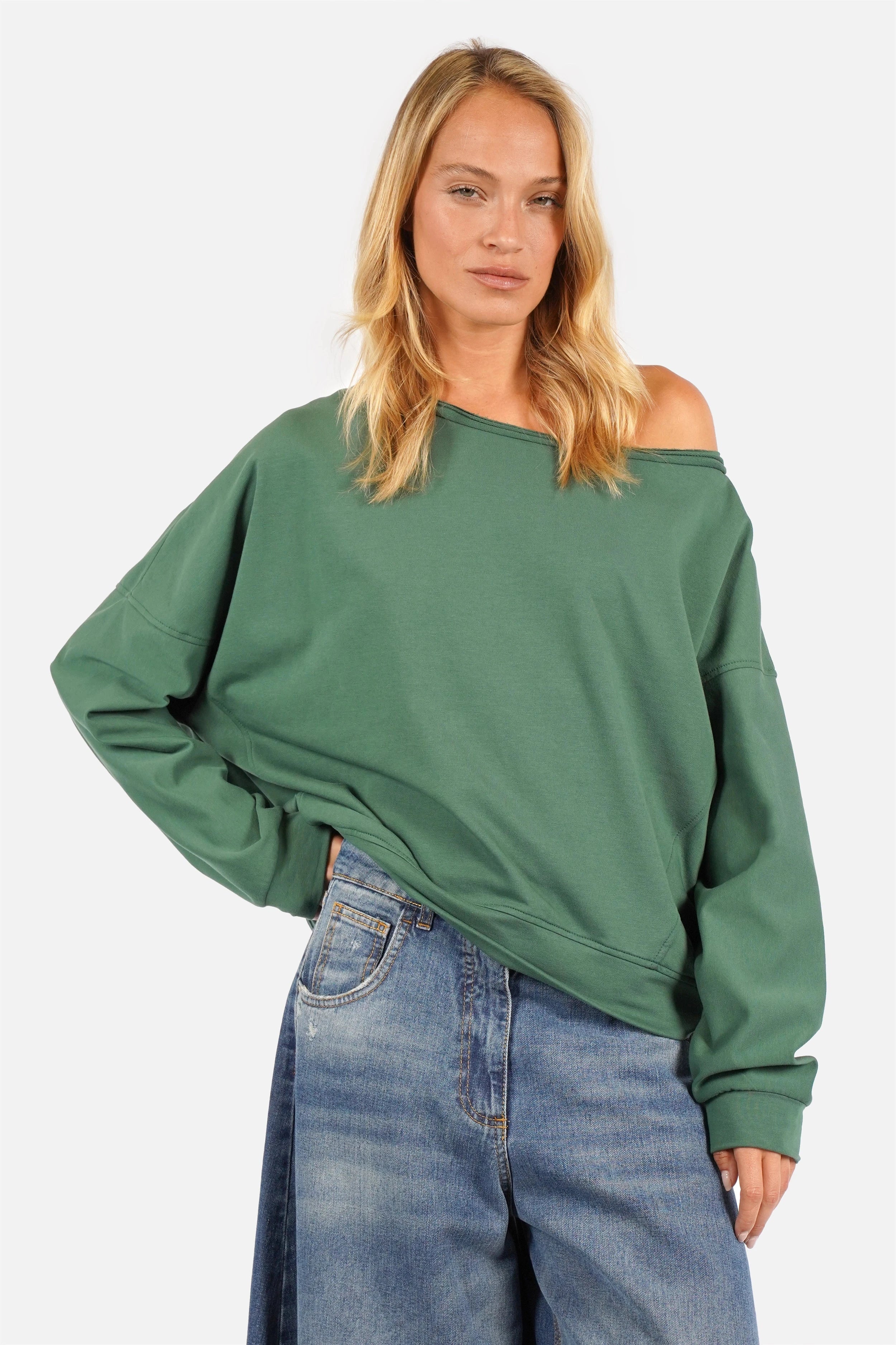 Weicher One Shoulder Sweater mit weitem Ausschnitt und überschnittenen Schultern