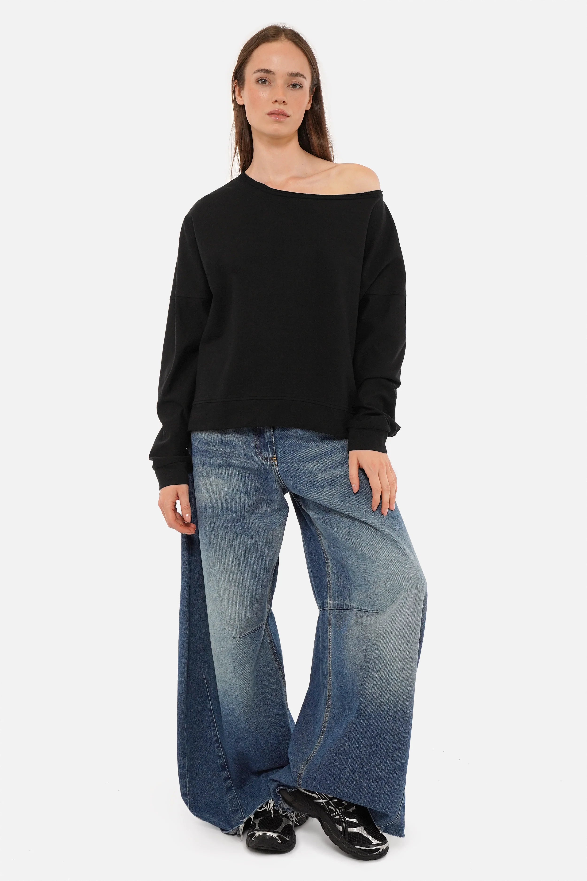 TIMAJ One Shoulder Sweater aus weichem Sweatstoff mit weitem One-Shoulder-Ausschnitt und überschnittenen Schultern