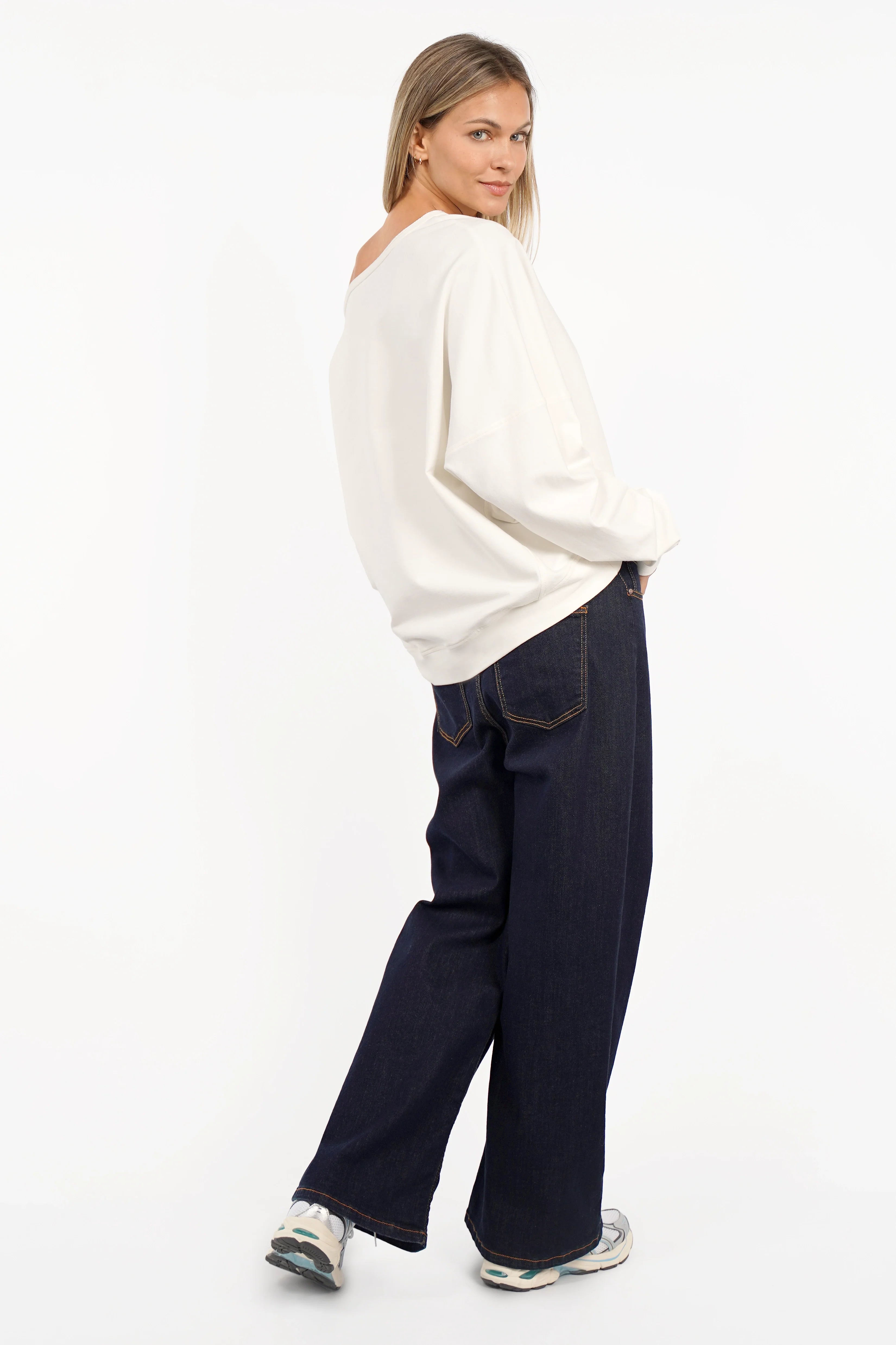 TIMAJ One Shoulder Sweater loose fit soft fabric extended sleeves open neckline back longer size S model 1.75m