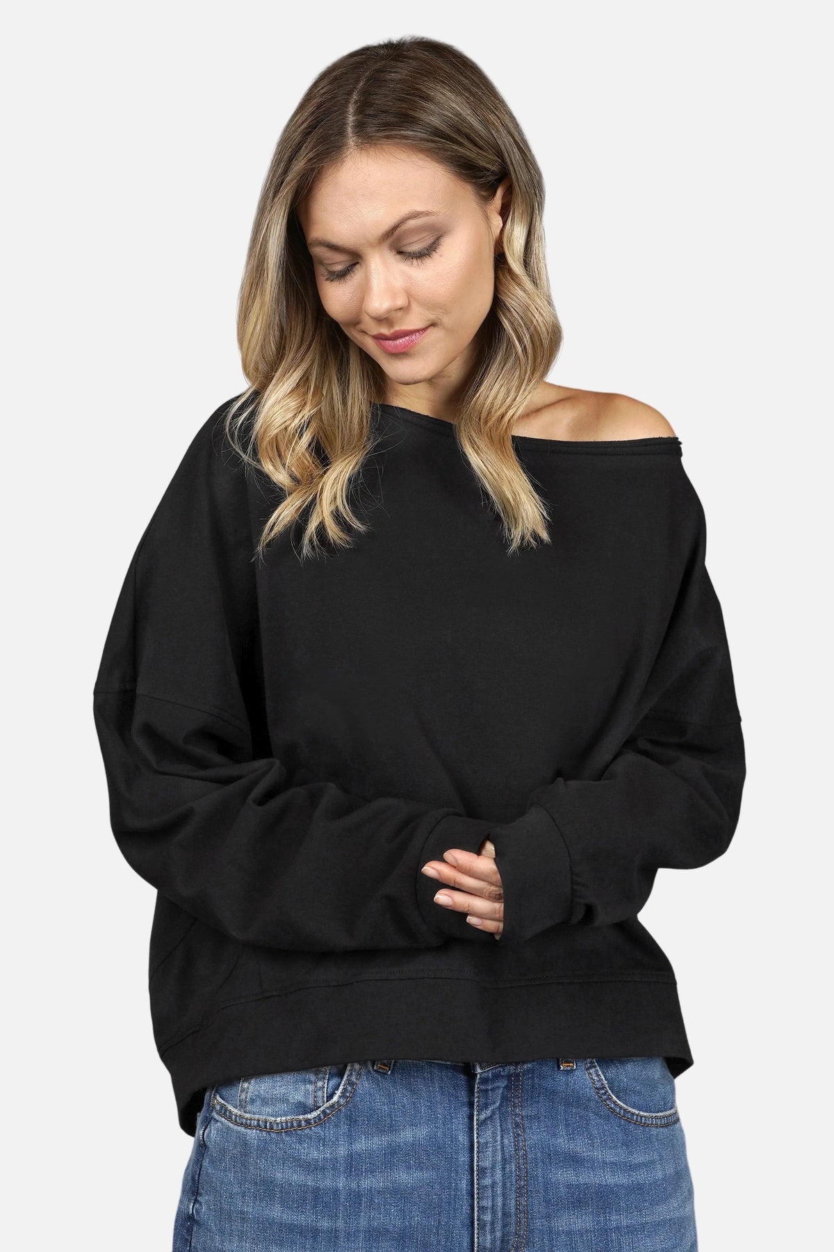 TIMAJ One Shoulder Sweater, schwarzer One-Shoulder-Sweater mit weitem Halsausschnitt und offenen Kanten, entspannter Fit.