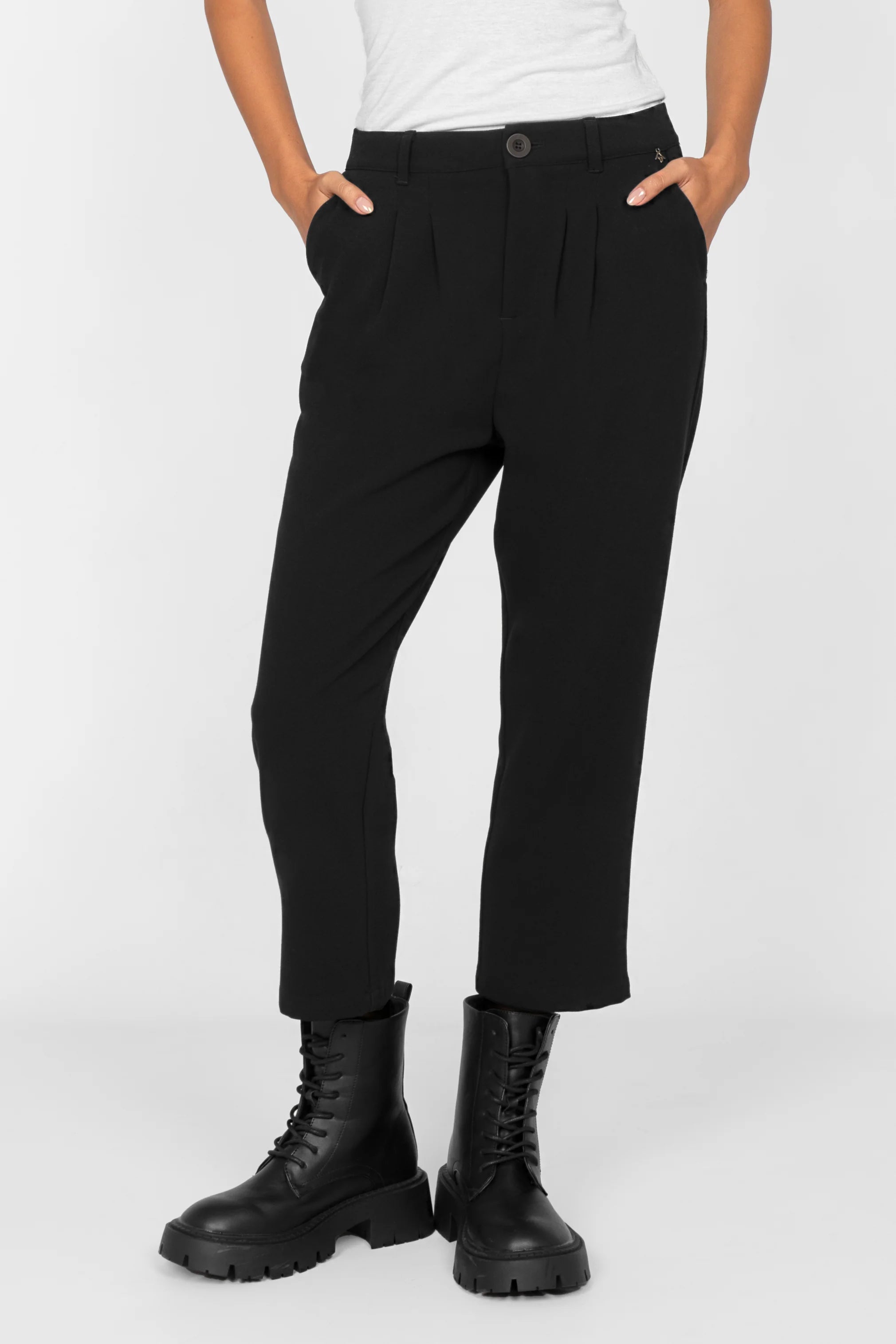 Black TINKE Hose Cropped fit pants with pleats, zipper and button closure, modeled with black boots.