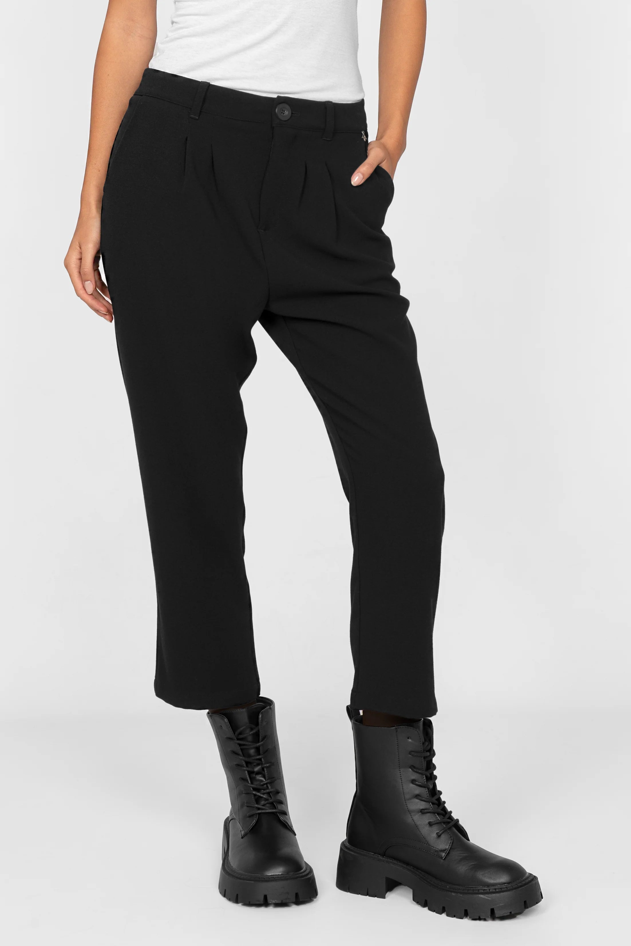 Black TINKE Hose Cropped fit pants with pleats and ankle-length paired with black combat boots.