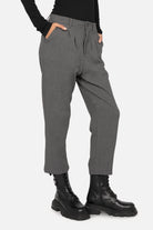 TINKER Hose Cropped Fit aus knitterarmer Georgette mit Bundfalten und seitlichen Eingrifftaschen