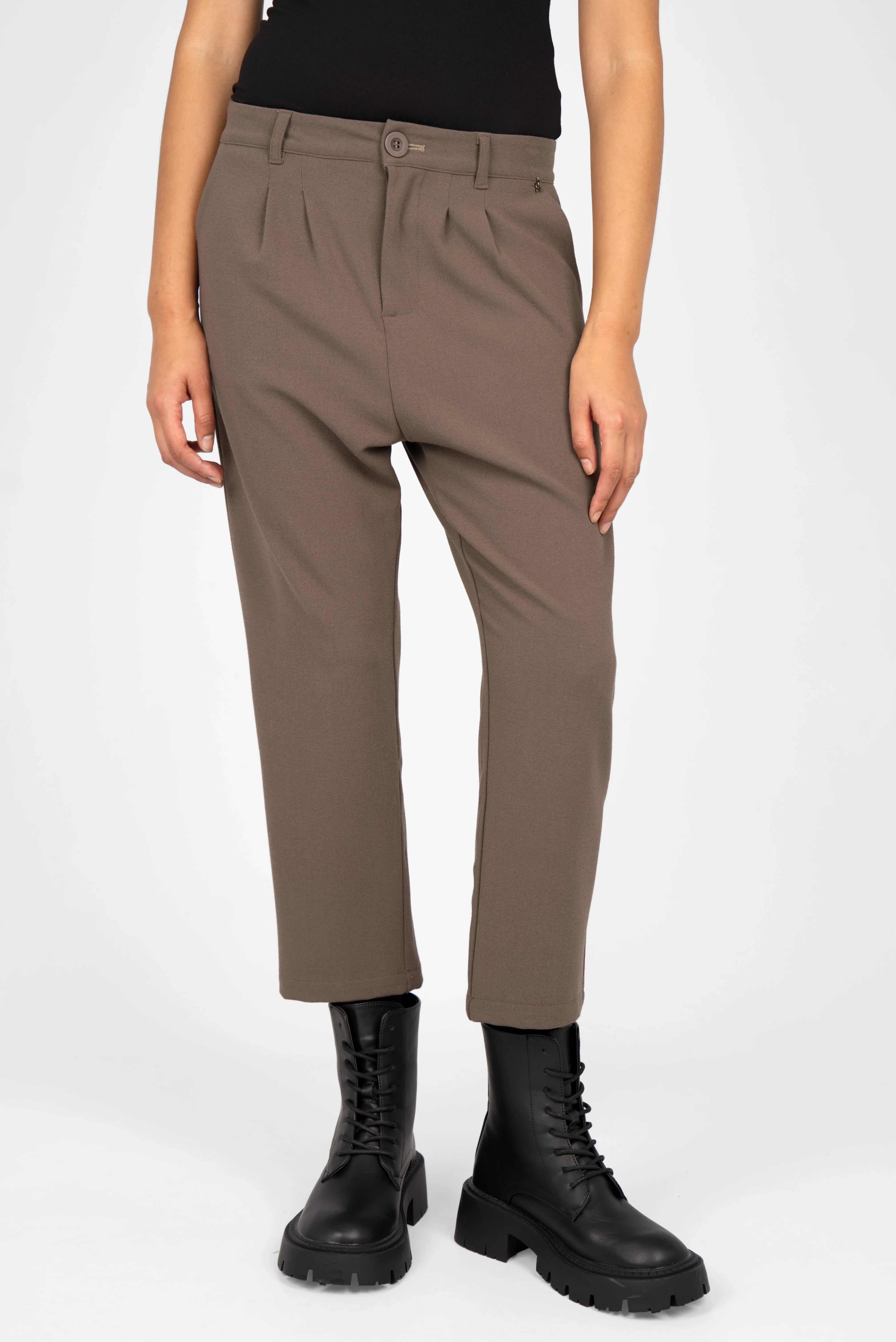Women's TINKE Hose Cropped fit trousers in brown with light pleats and cropped length, styled with black boots.