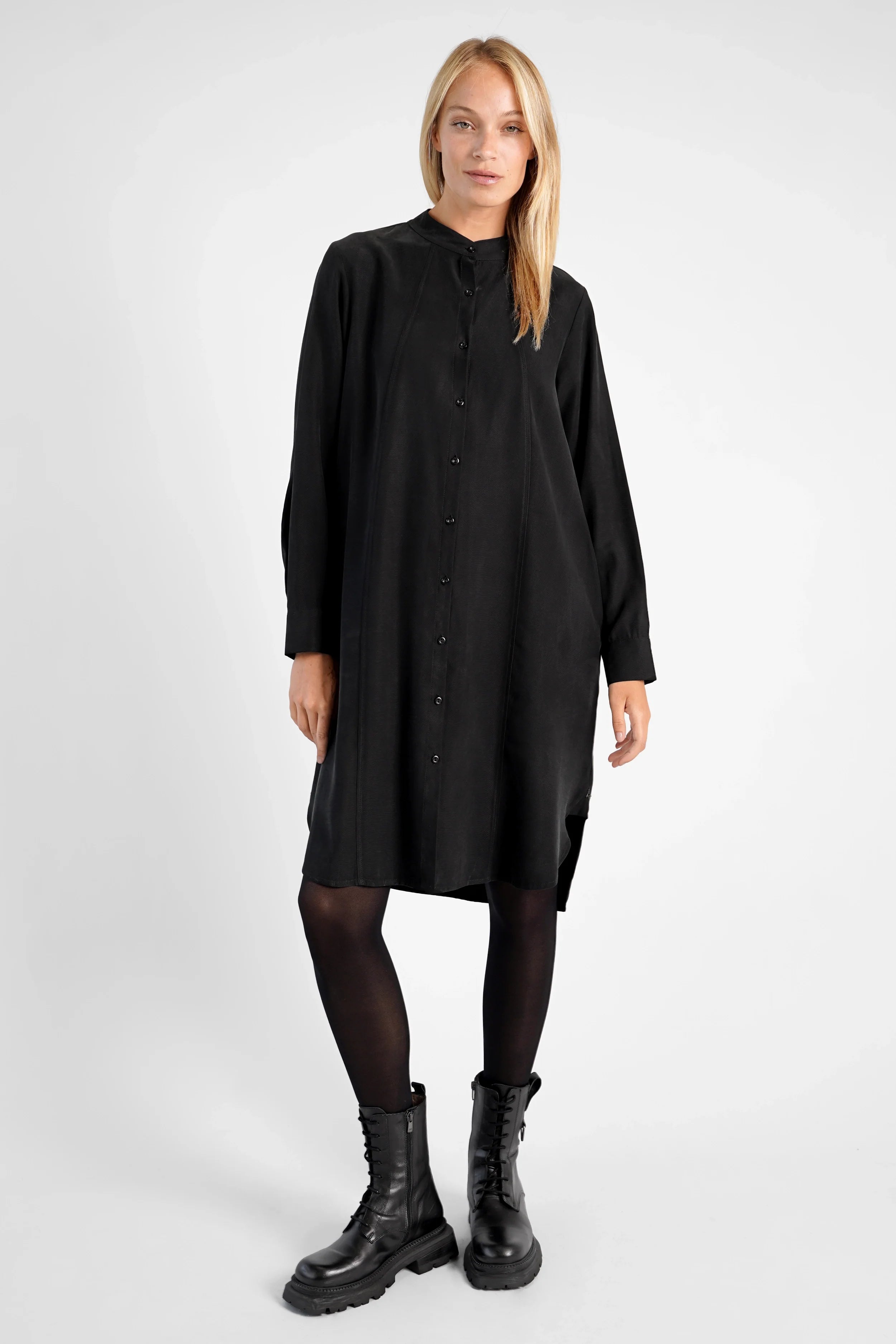 Black Blusenkleid aus Lyocell-mix with button front and small stand collar