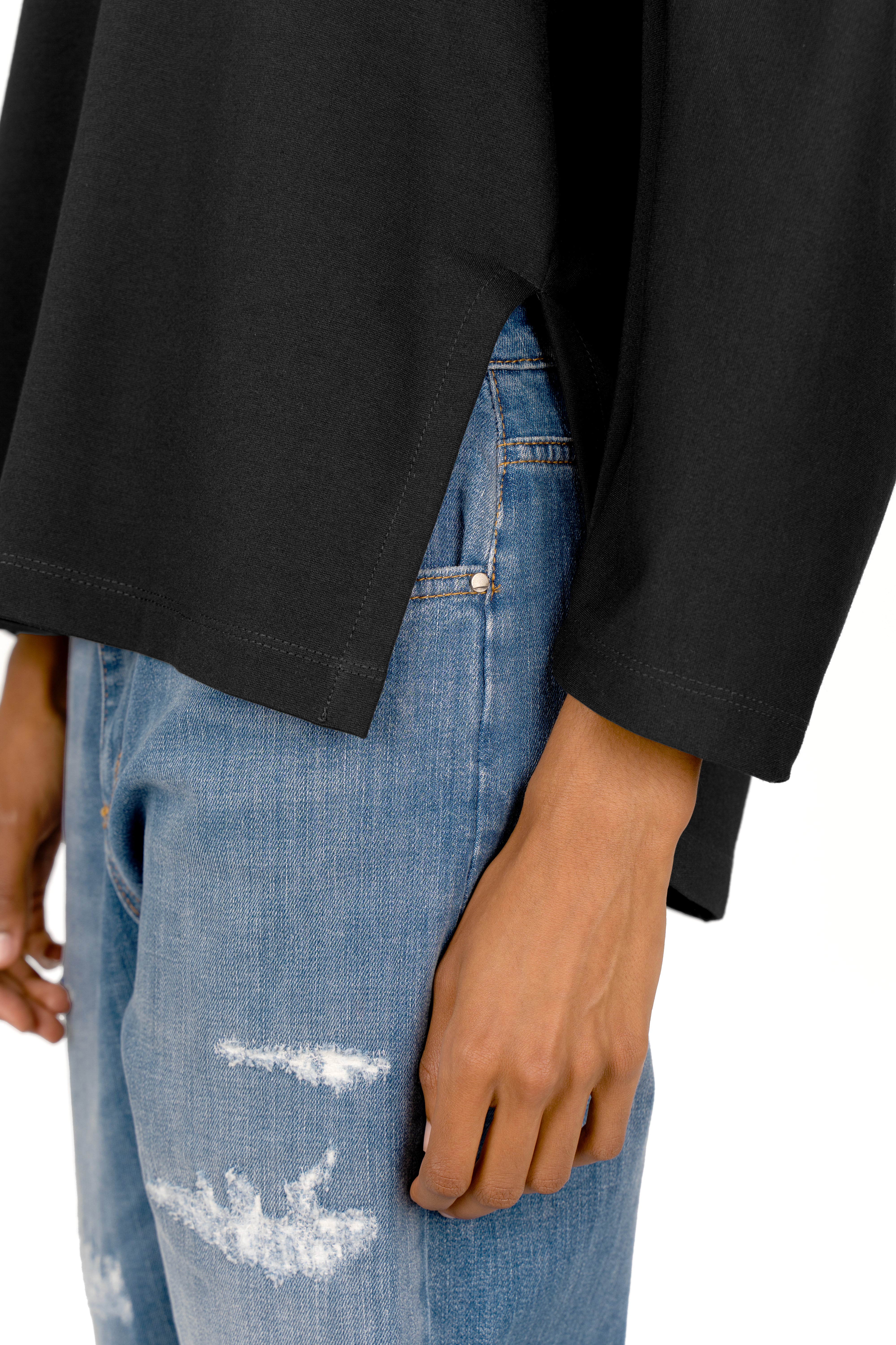 Black TOOVE Shirt with high side slits and relaxed fit made from elastic interlock jersey fabric