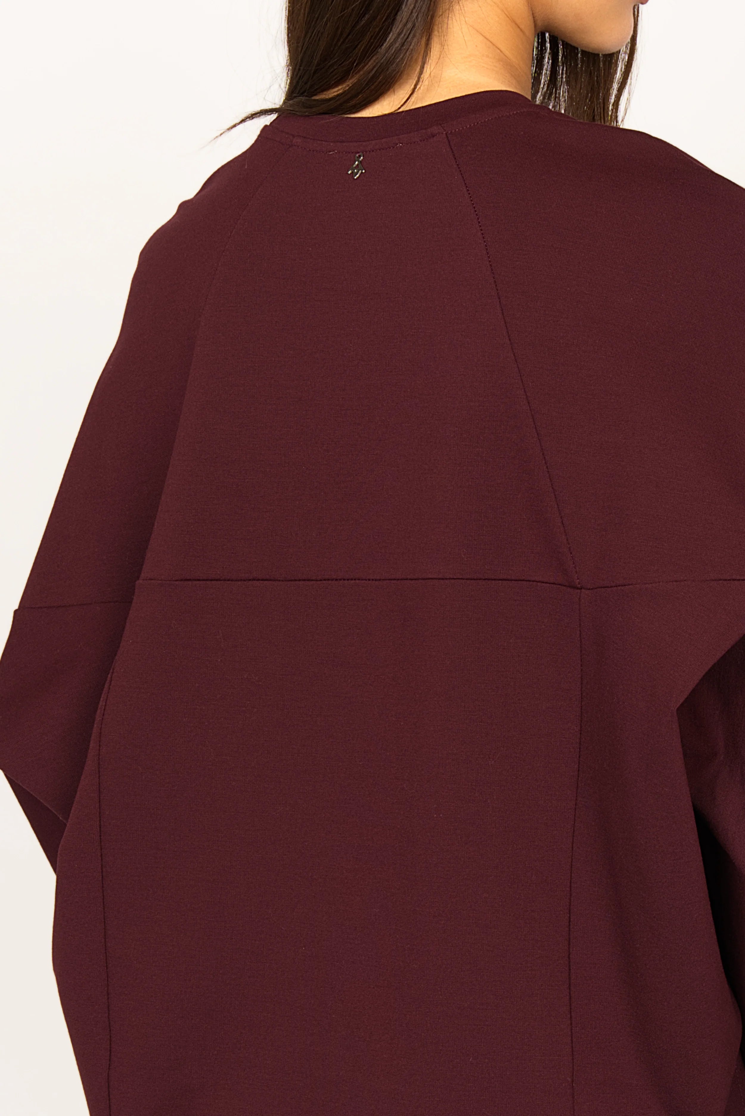 TOOVE Shirt in deep burgundy with relaxed fit and curved seam details