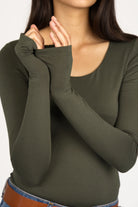 VALUM Longsleeve in olive green with U-boat neckline, extra-long sleeves, thumb holes, and slim fit design.