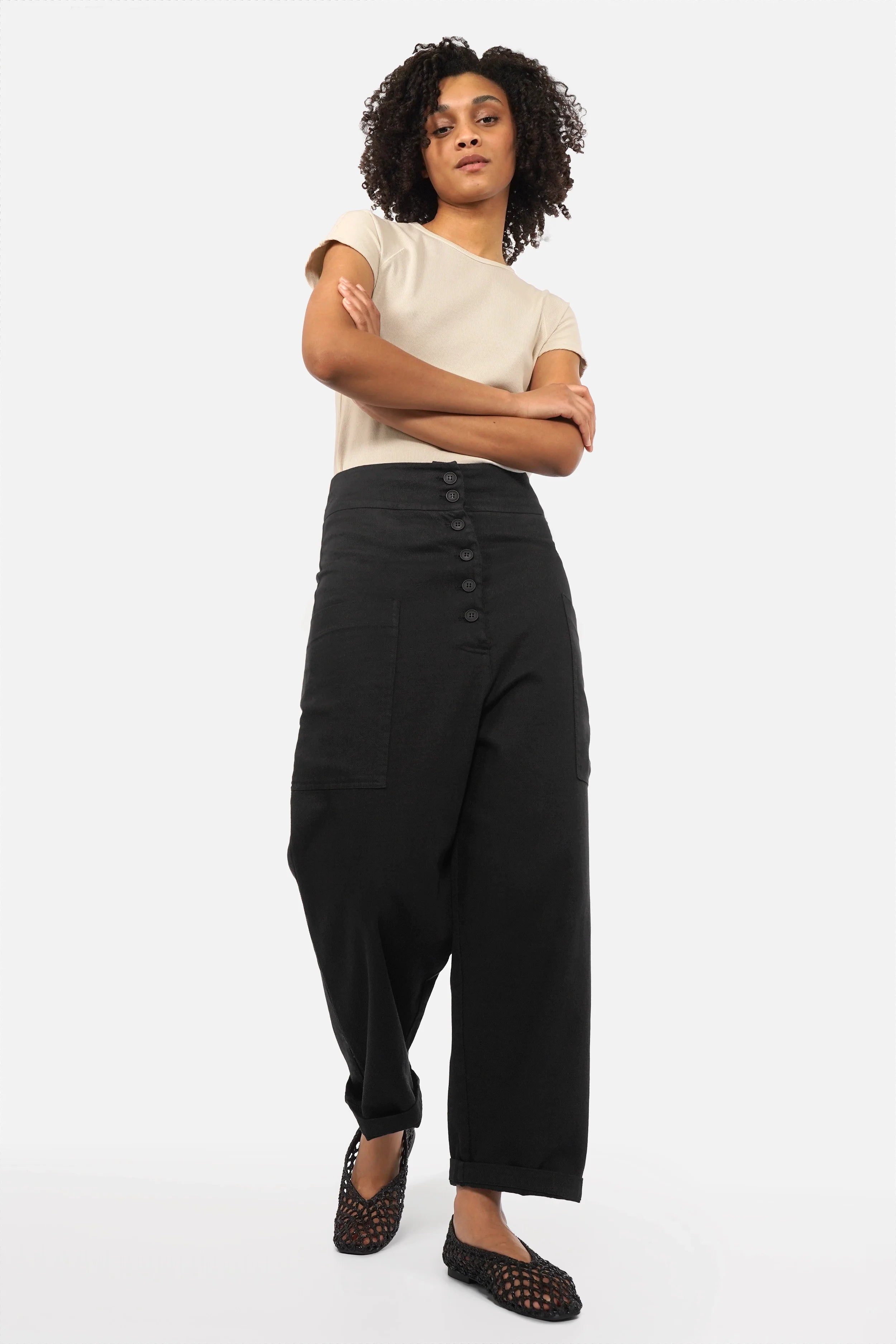 VIKADA Baggy Hose aus weicher Baumwolle im Denim-Look mit auffälliger Knopfleiste und lässigem Baggy-Schnitt