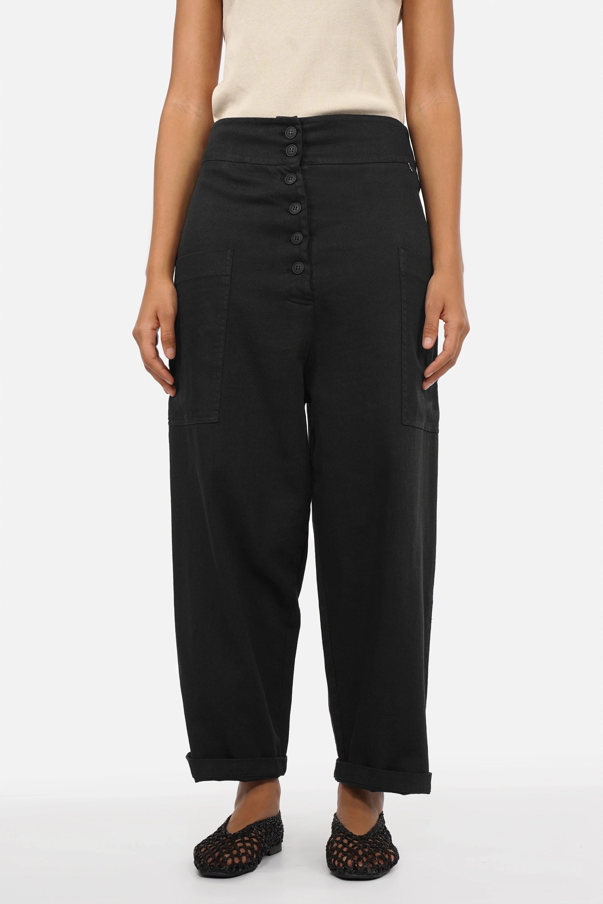 VIKADA Baggy Hose aus weicher Baumwolle im Denim-Look mit Knopfleiste, Seitentaschen und loose Fit