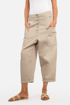 VIKADA Baggy Hose aus strukturierter Baumwolle im Denim-Look mit auffälliger Knopfleiste und lässigem Baggy-Schnitt