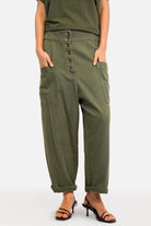 VIKADA Baggy Hose in soft denim-look cotton with tea-dyed wash, button detail, loose fit, and side pockets