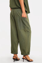 VIKADA Baggy Hose in tea-dyed denim-look cotton with loose fit and button detail