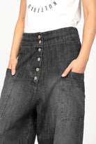 VIKADA Revive Baggy Hose black denim-look cotton pants with button fly and large side pockets