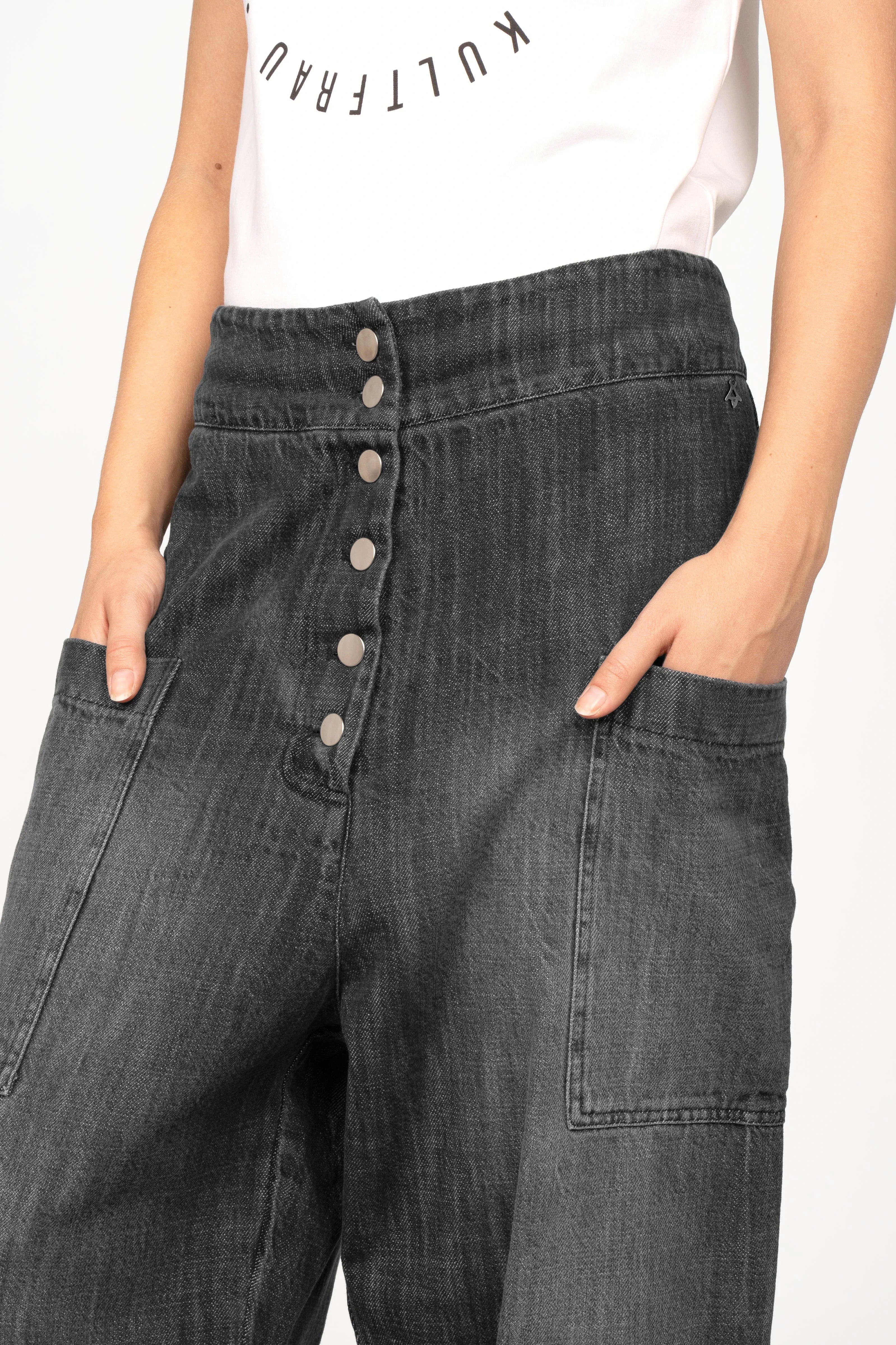 VIKADA Revive Baggy Hose black denim-look cotton pants with button fly and large side pockets