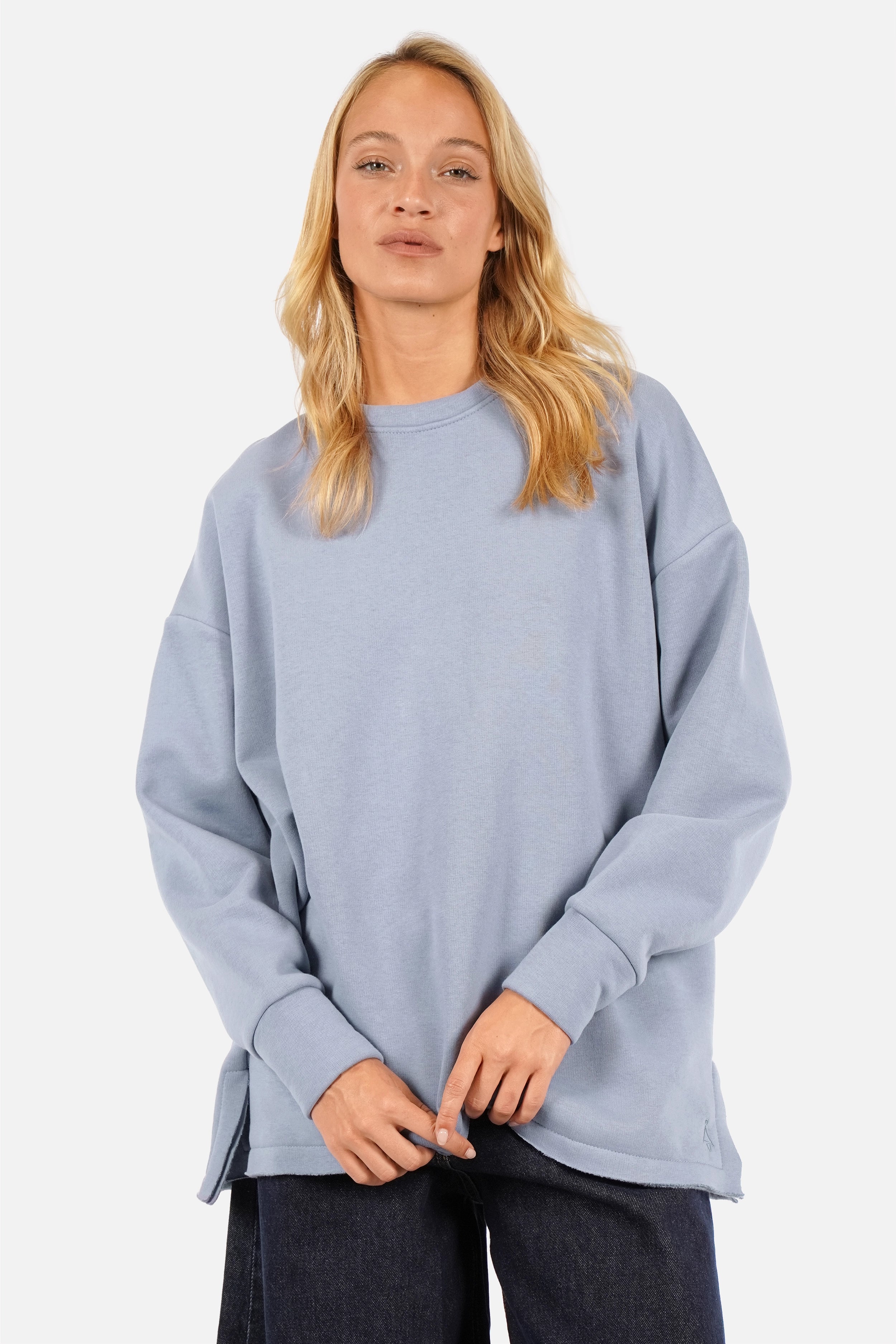 VIOLE Zacht geborstelde sweater met relaxte pasvorm en onafgewerkte details