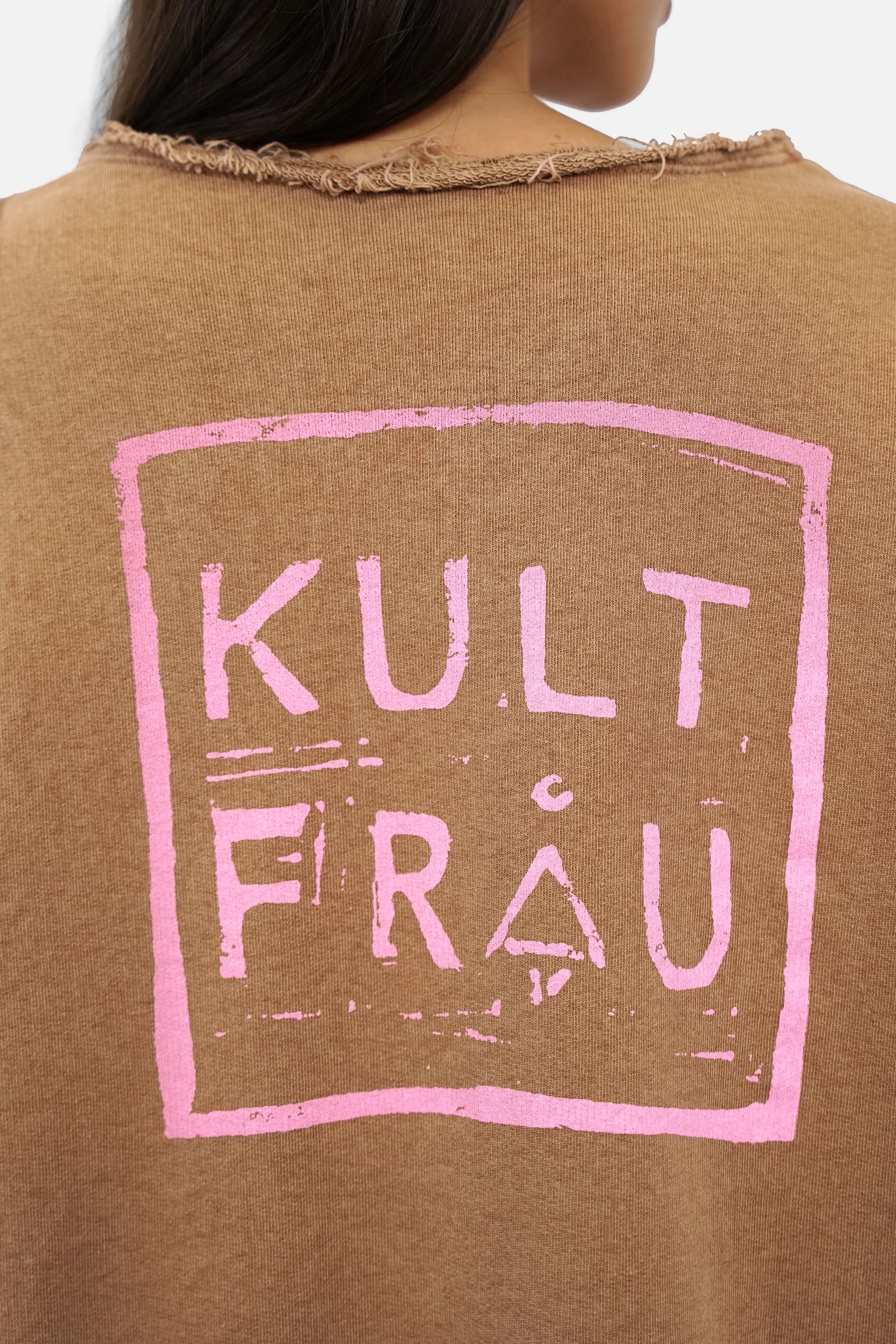 VIVIE Sweater aus reiner Baumwolle mit oversized Passform und KULTFRAU-Print hinten