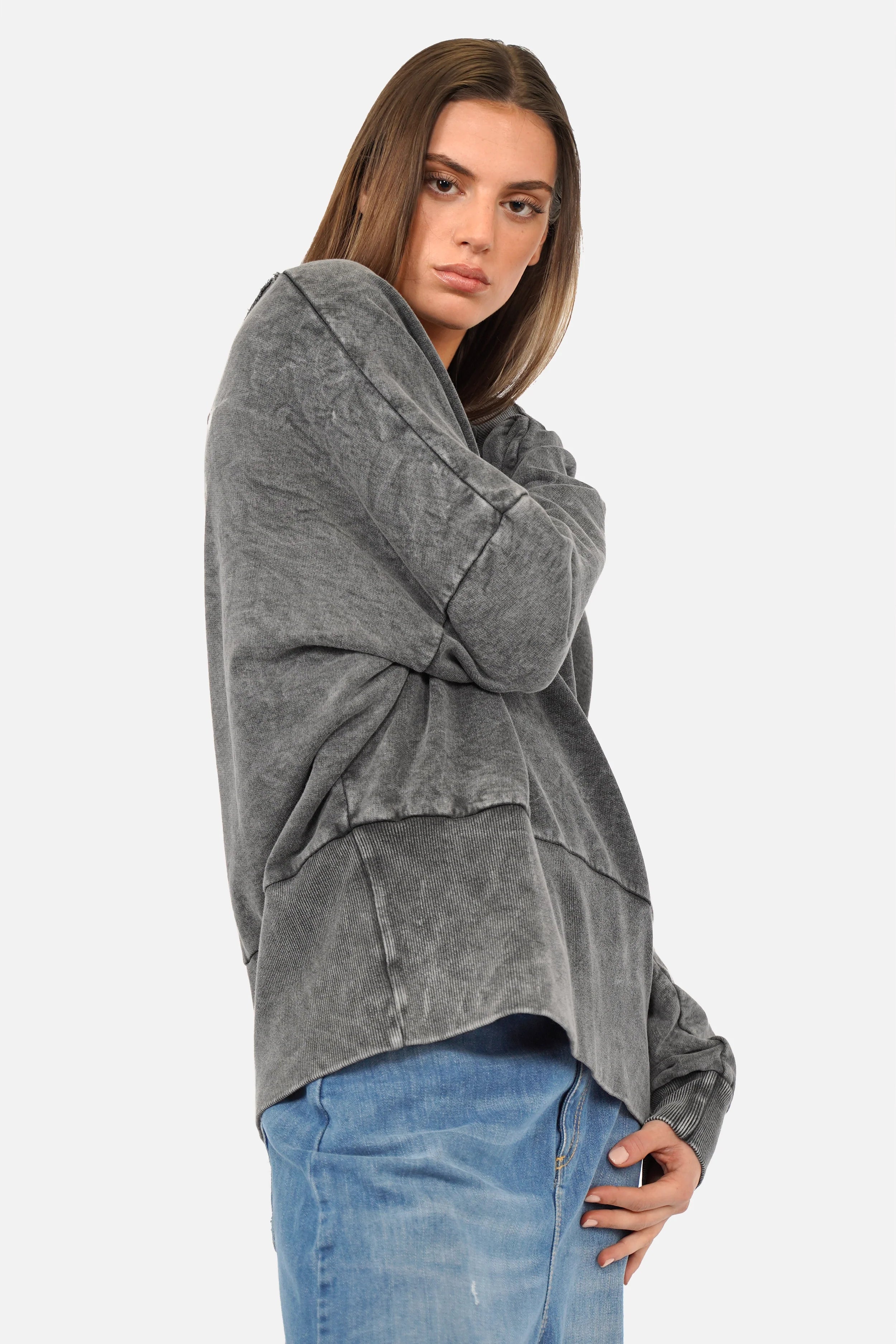 VIVIE Sweater oversized soft cotton sweater with raw-cut neckline and cult print on back