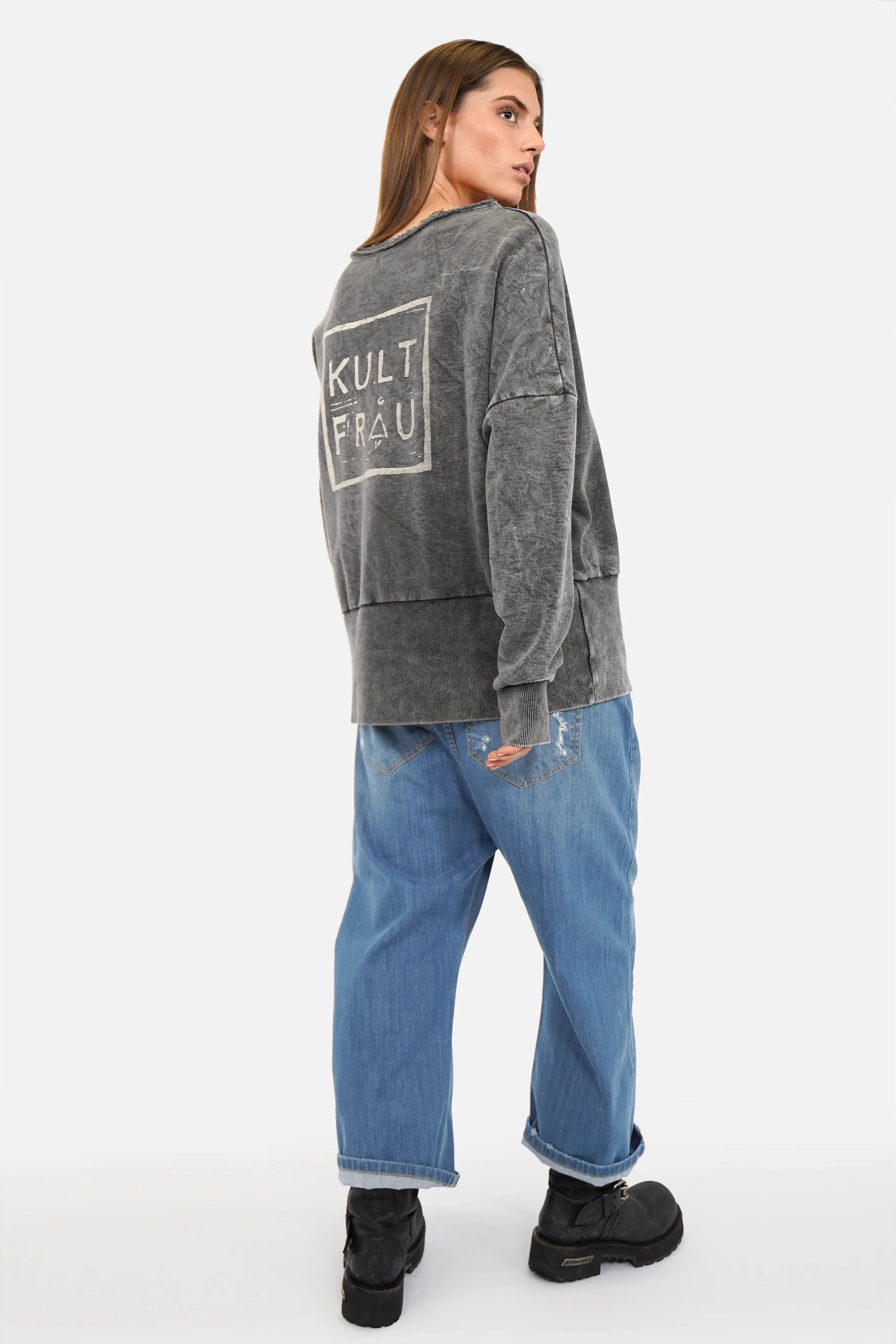 VIVIE Sweater oversized soft cotton with raw-cut round neckline and Kultfrau print on back