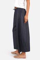 ZELVA Cropped Barrel Hose in denim look with elastic waistband and balloon shape
